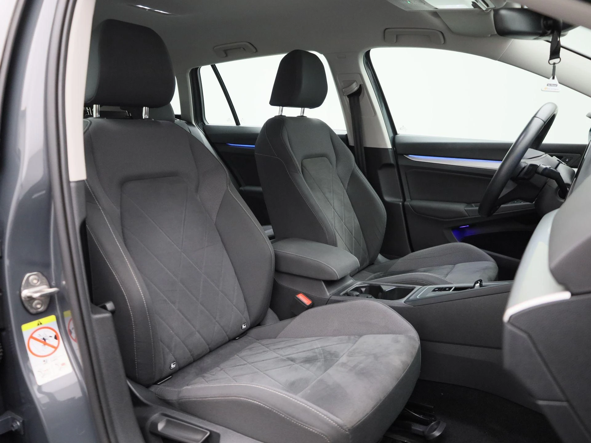 Volkswagen-Golf-image-38