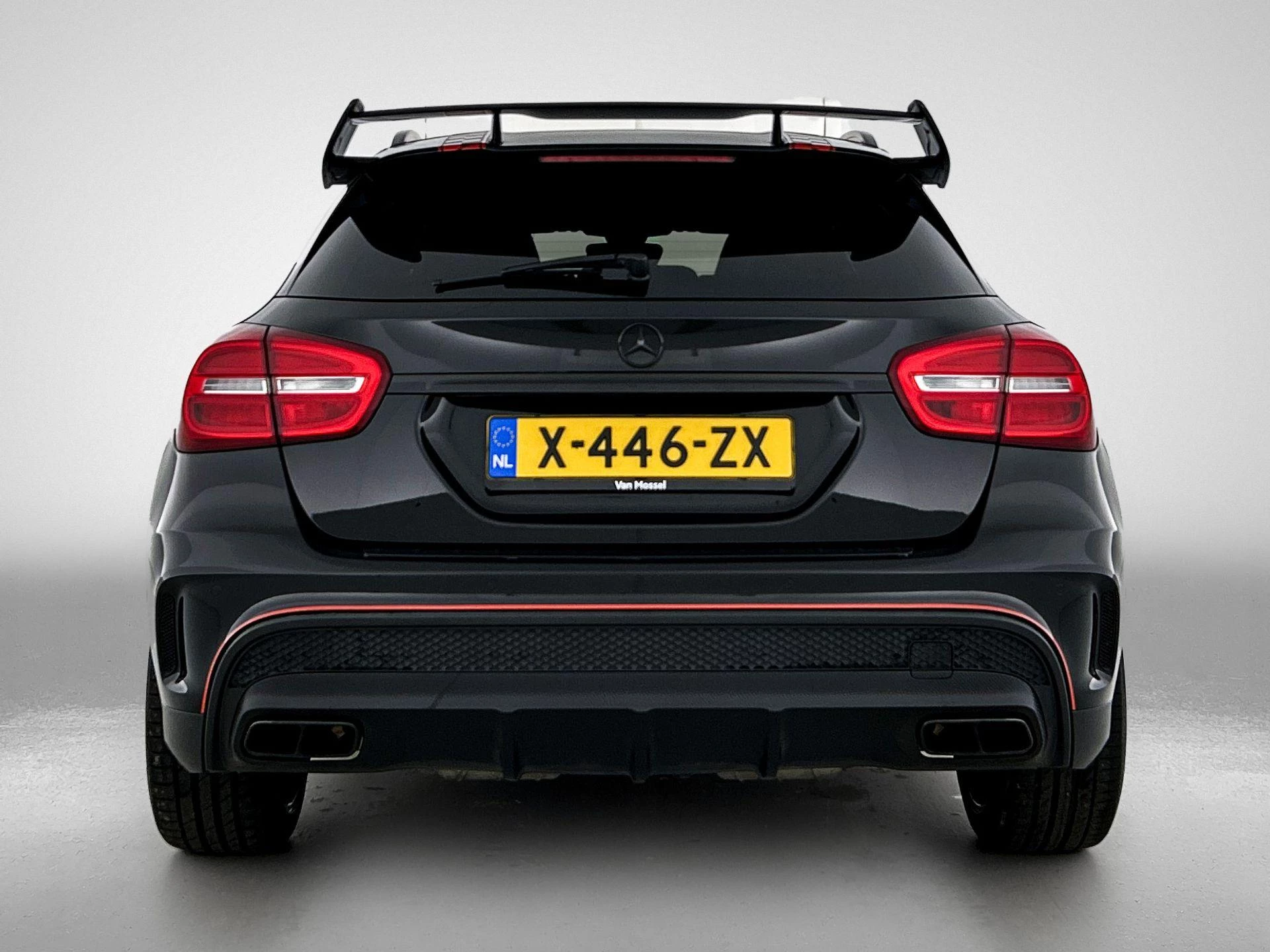 Mercedes-Benz-GLA-image-2