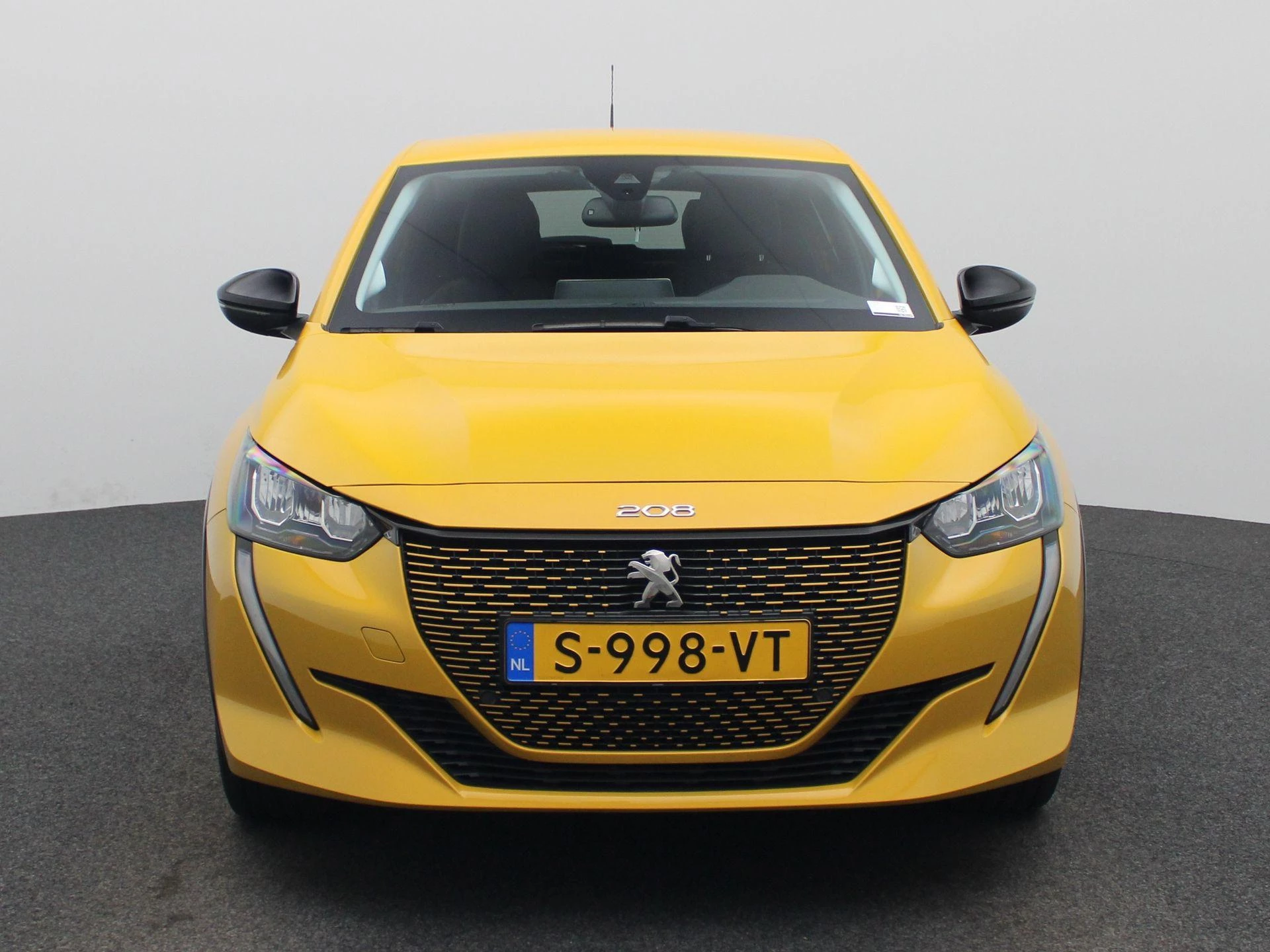 Peugeot-e-208-image-2