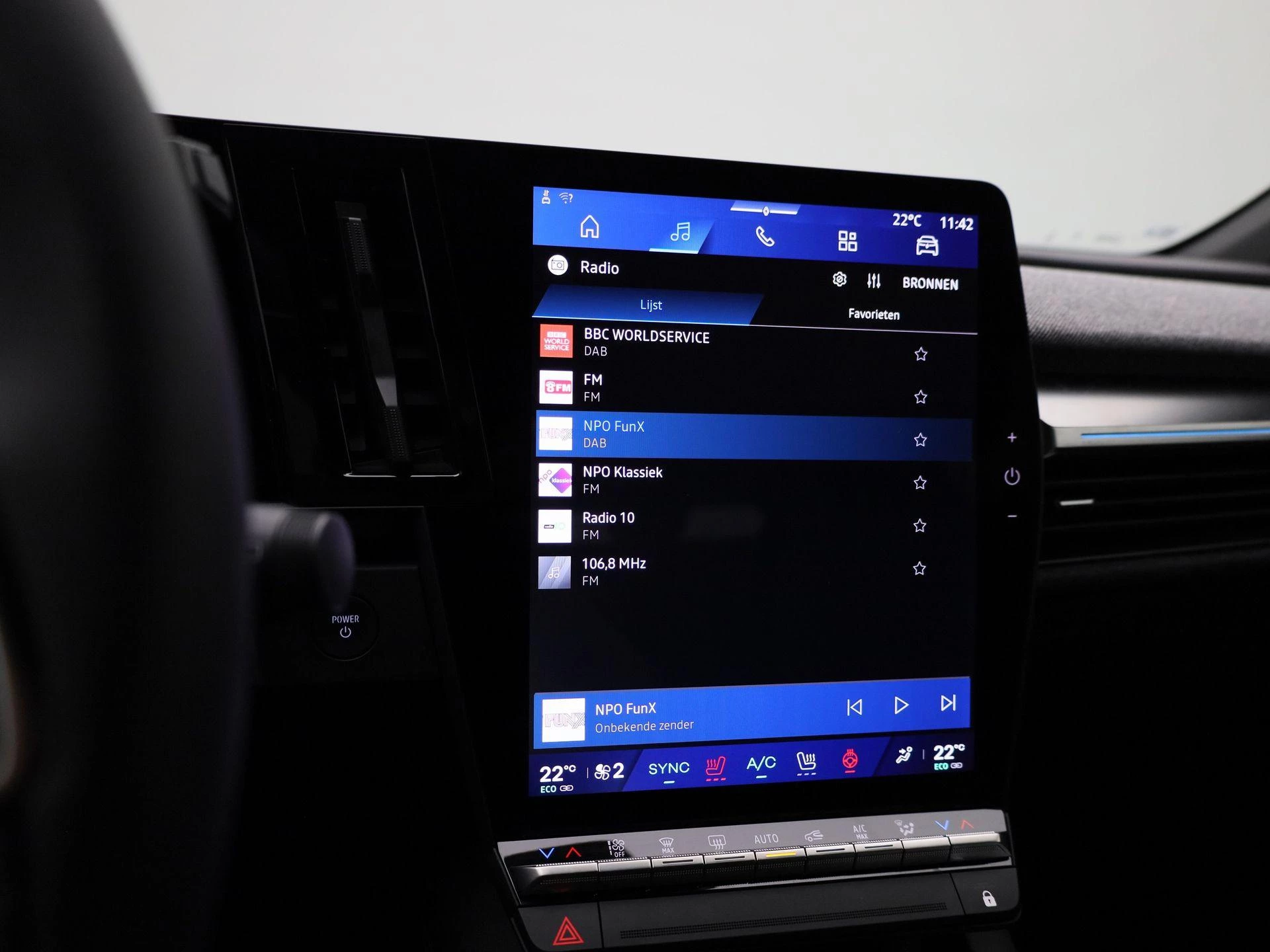 Renault-Megane E-Tech-image-24