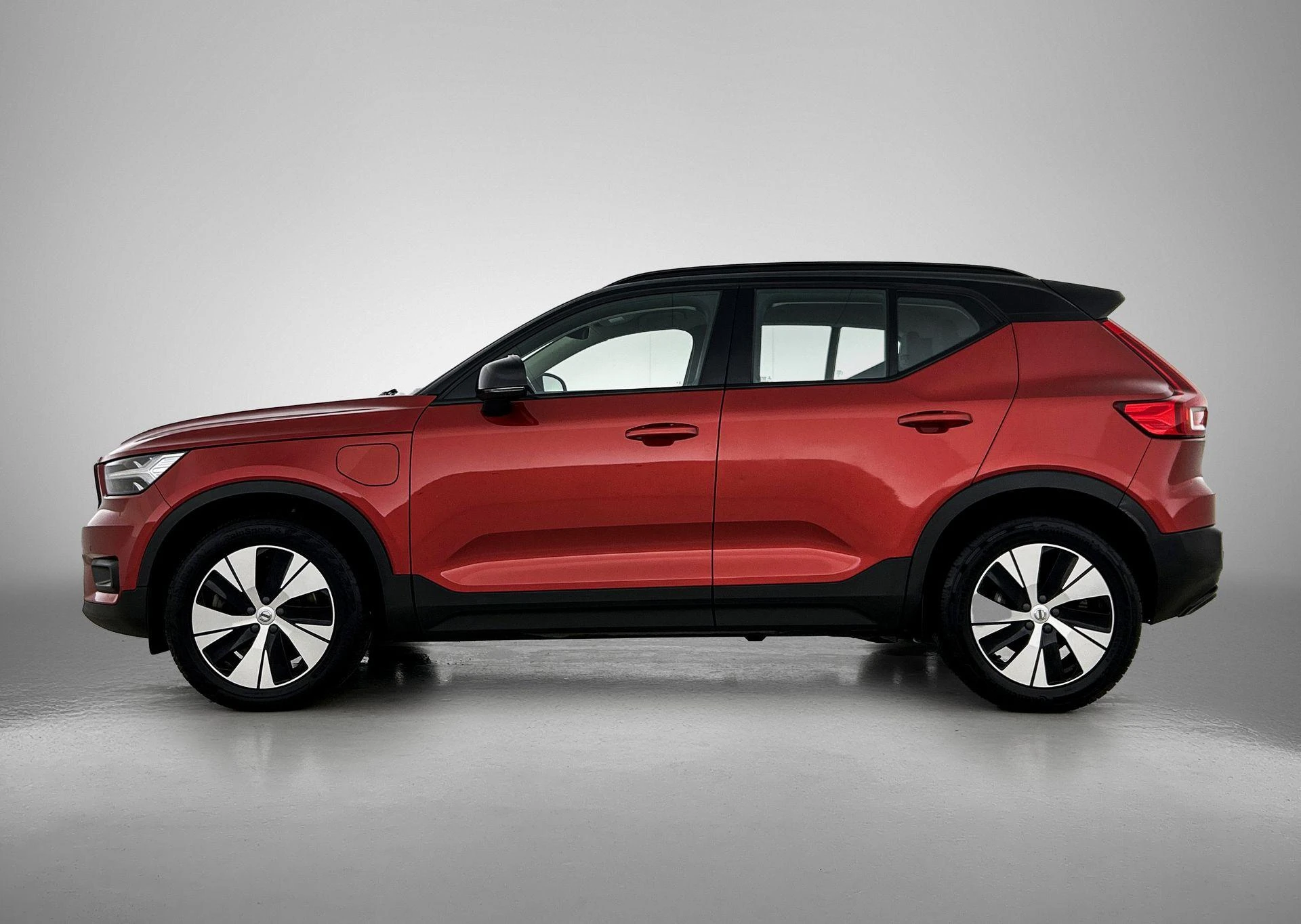 Volvo-XC40-image-1