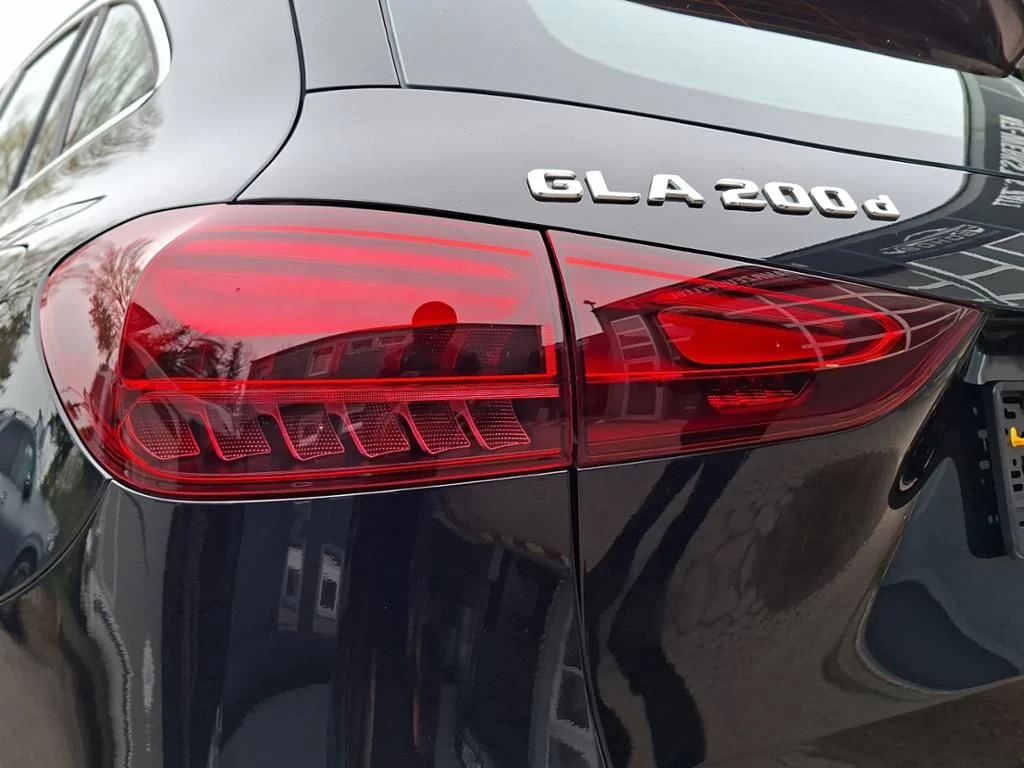 Mercedes-Benz-GLA 200 d-image-14
