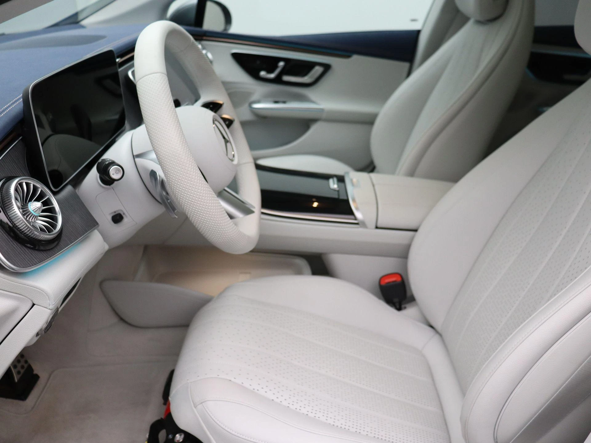 Mercedes-Benz EQE 300 Star Edition + DIGITAL LIGHT + AIRMATIC + PANO DAK + LEDER +