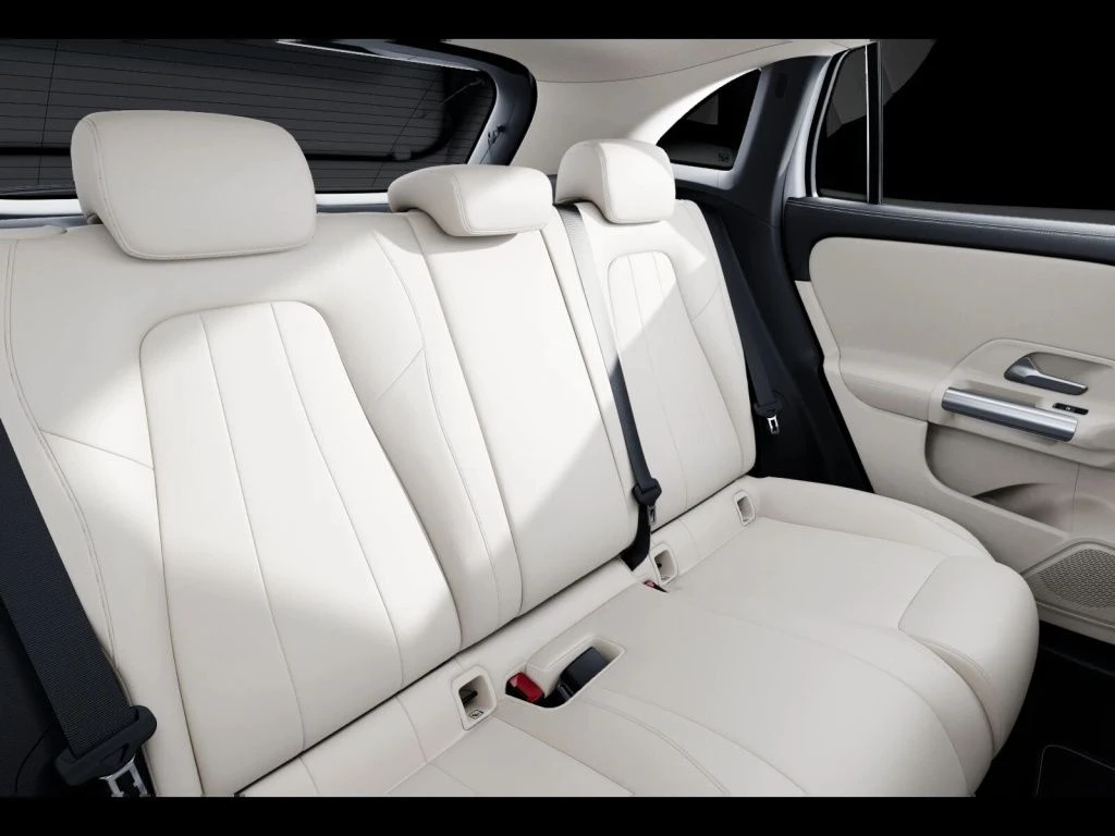 Mercedes-Benz-GLA 180 d-image-11