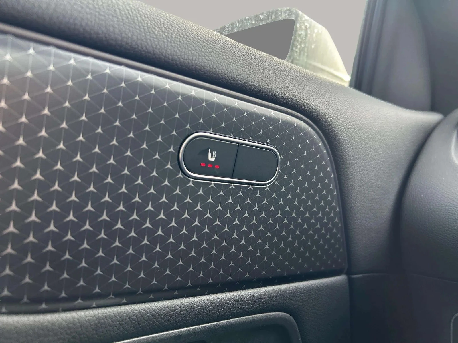 Mercedes-Benz-EQA-image-10