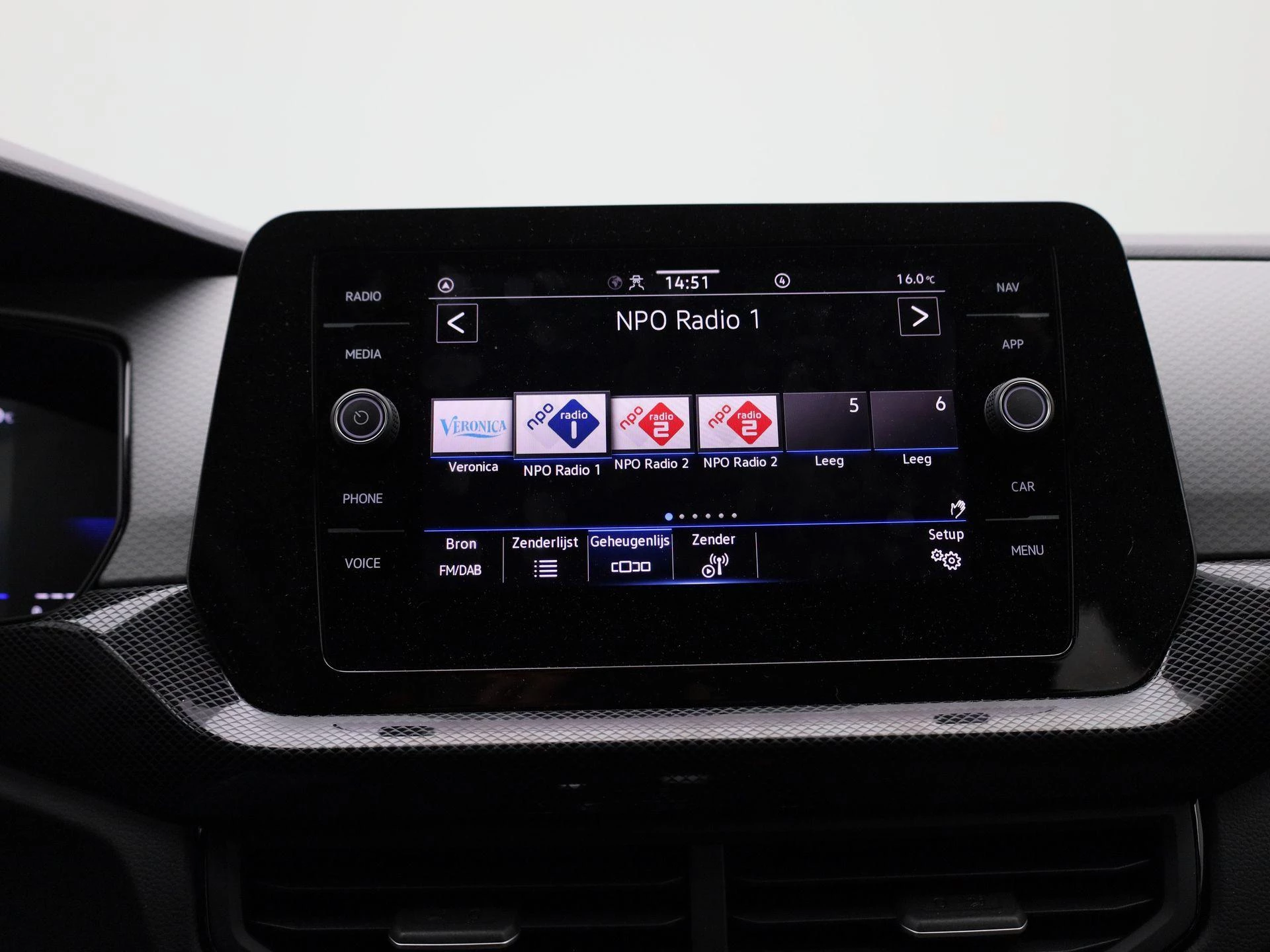 Volkswagen-T-Cross-image-15