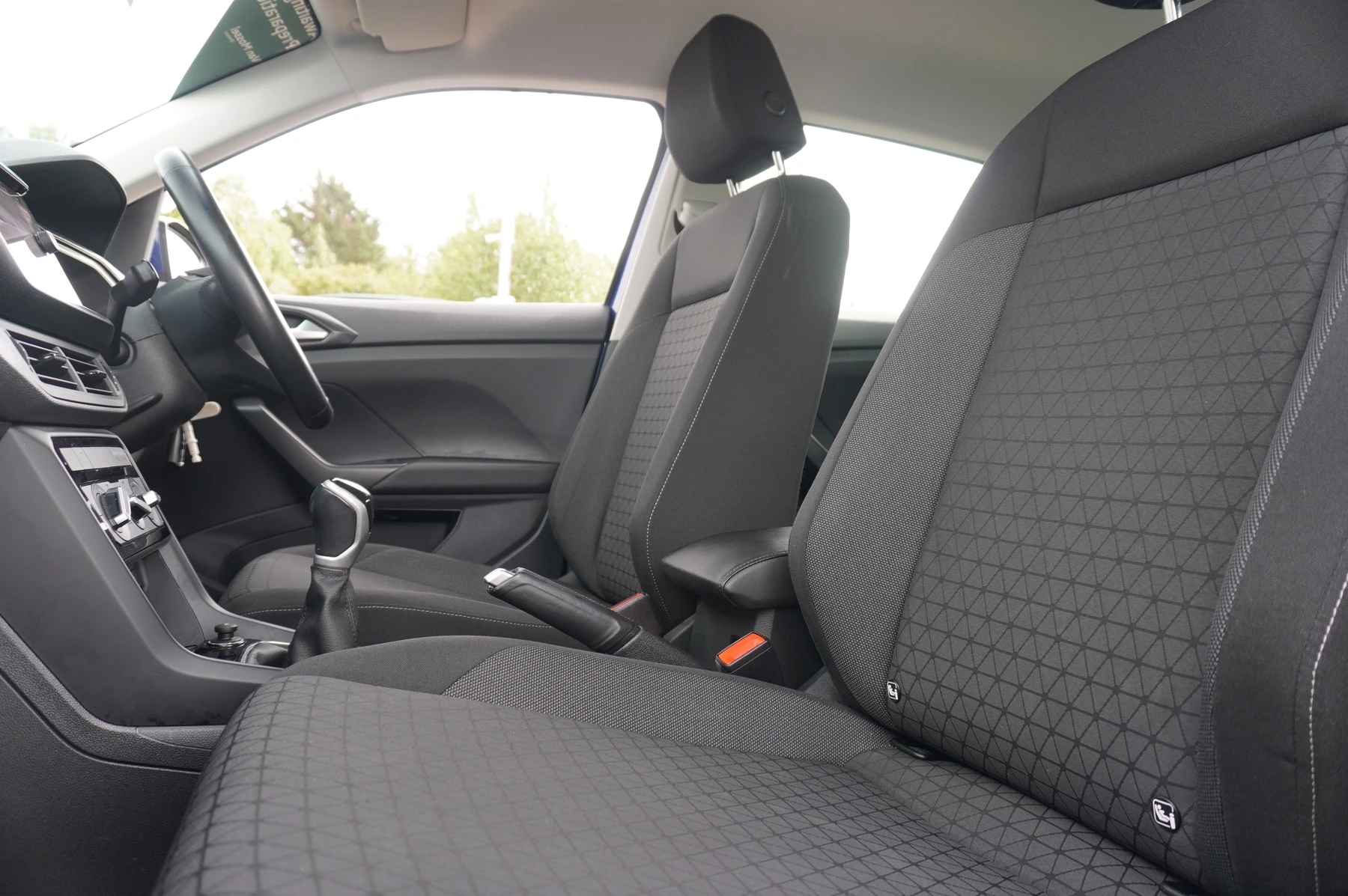 Volkswagen-T-Cross-image-9