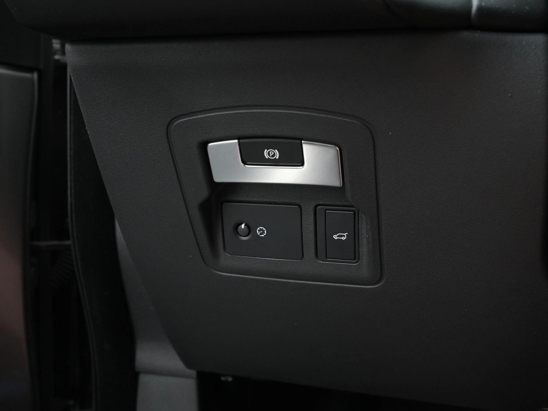 Land Rover-Range Rover Velar-image-33