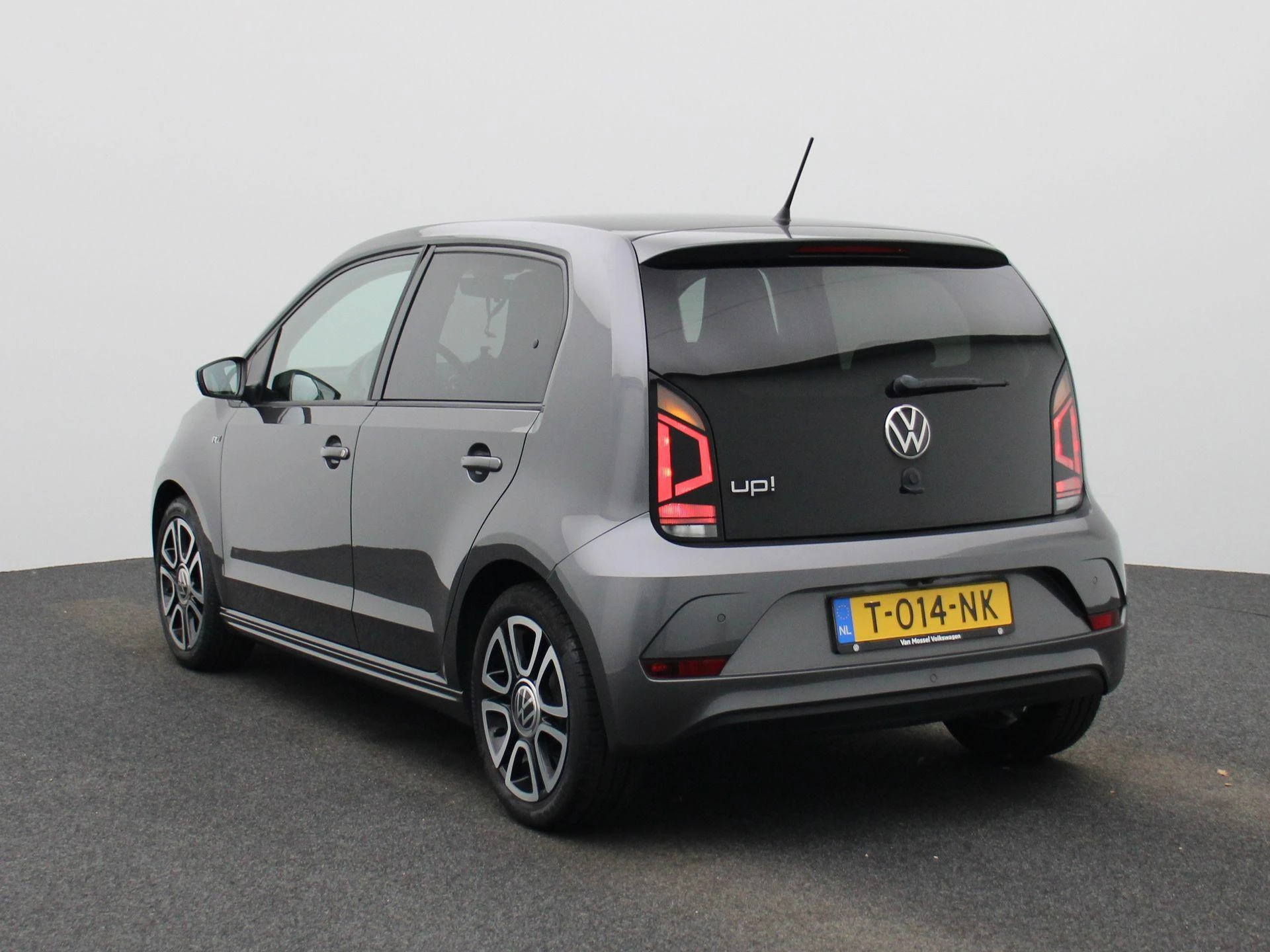 Volkswagen-up!-image-1