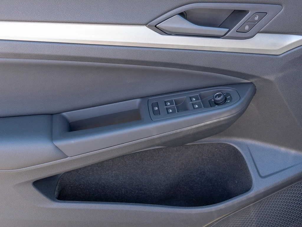 Volkswagen-Golf-image-19