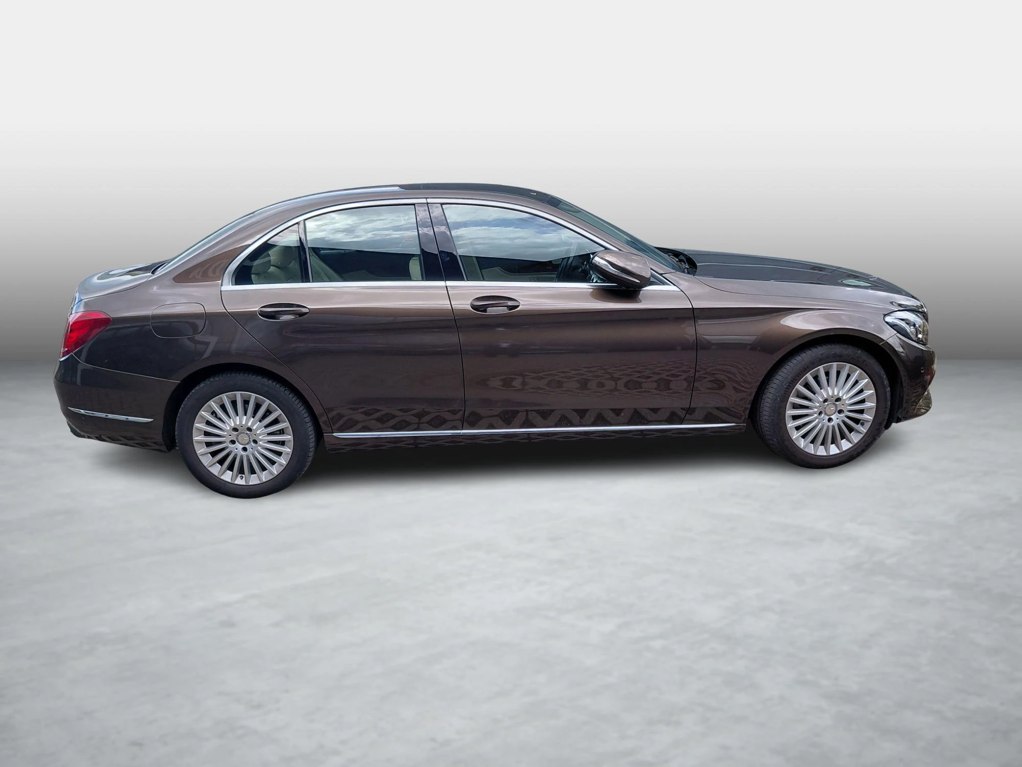 Mercedes-Benz-C-Klasse-image-4