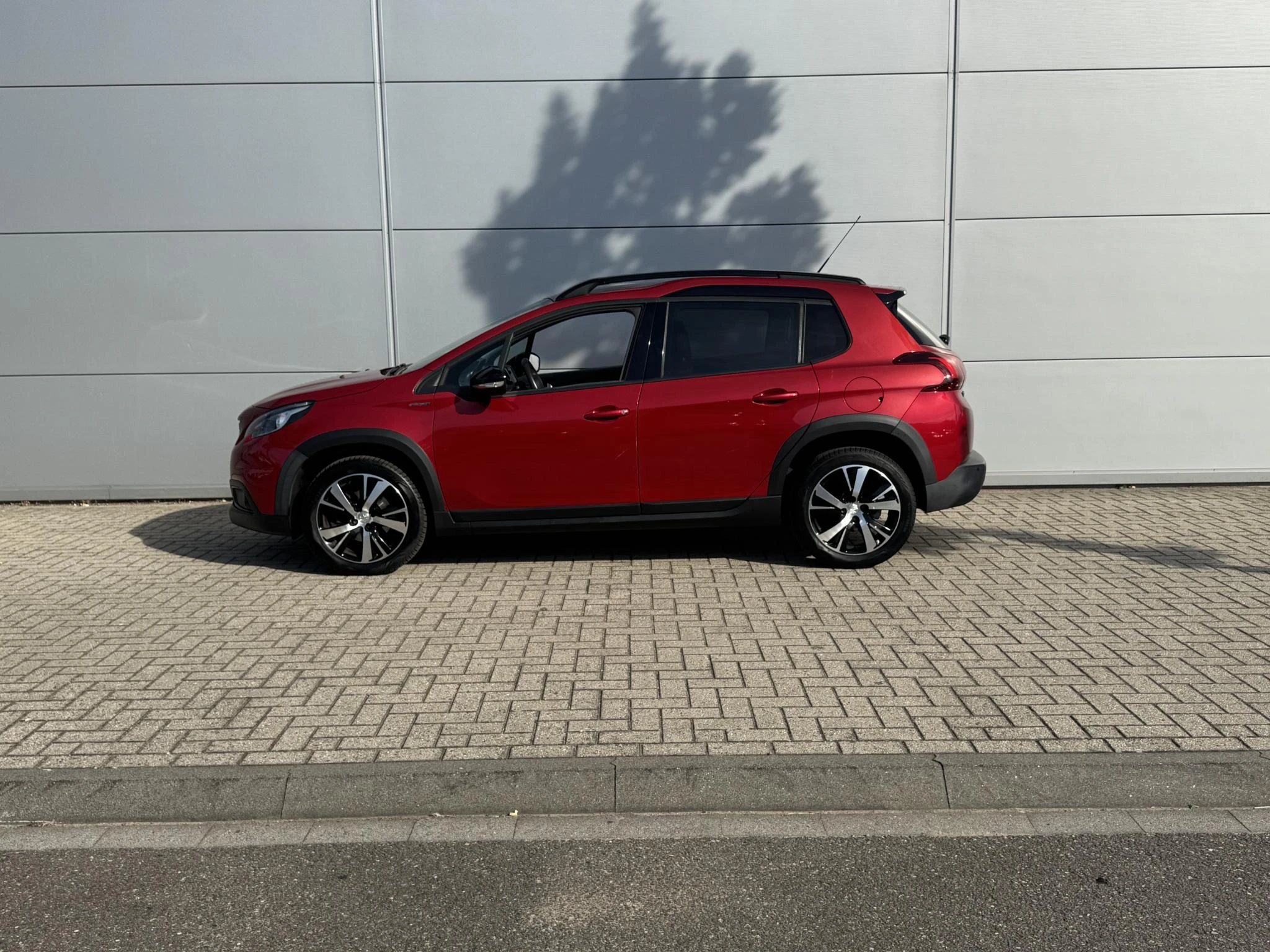 Peugeot-2008-image-2