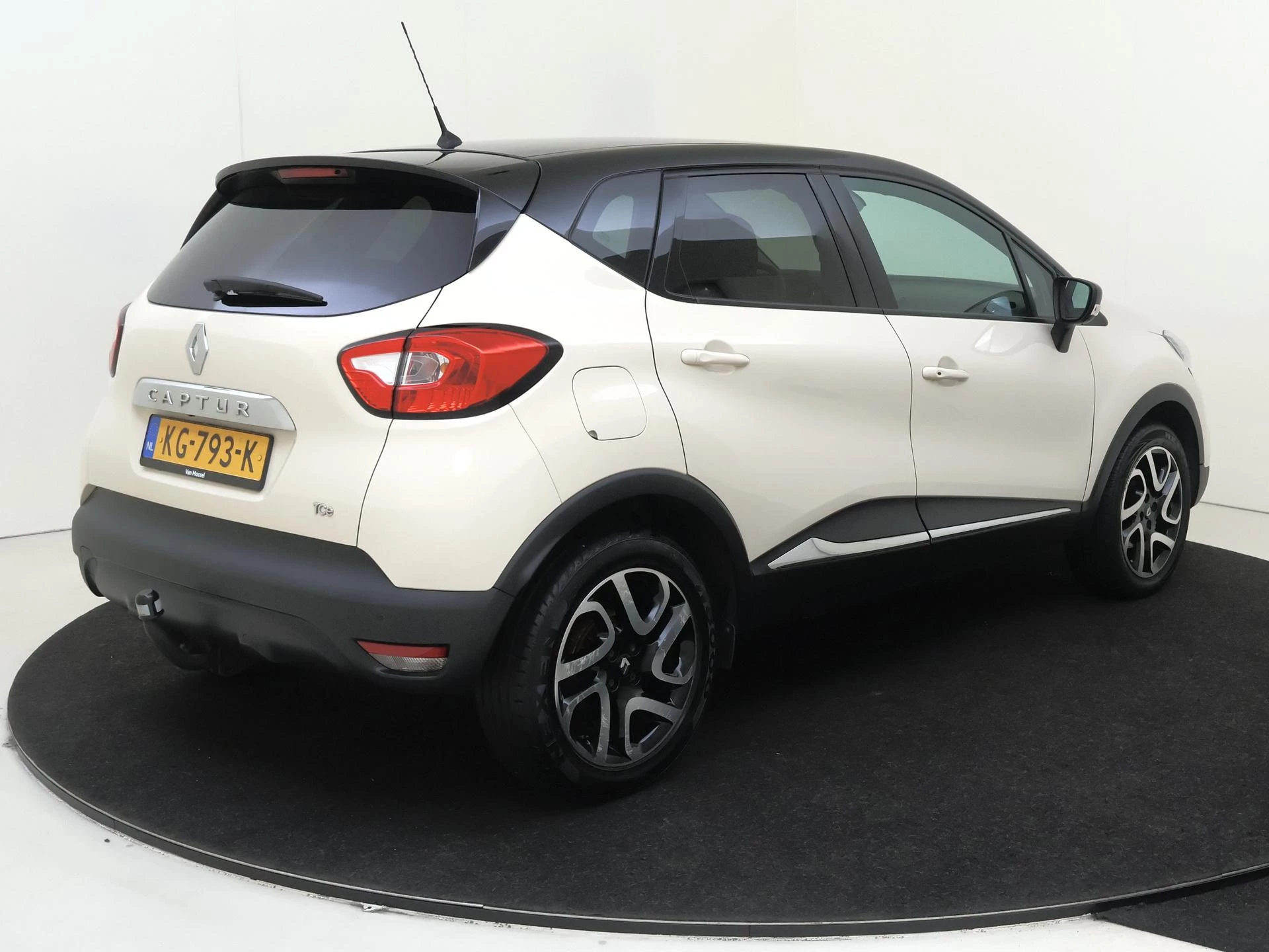 Renault-Captur-image-3