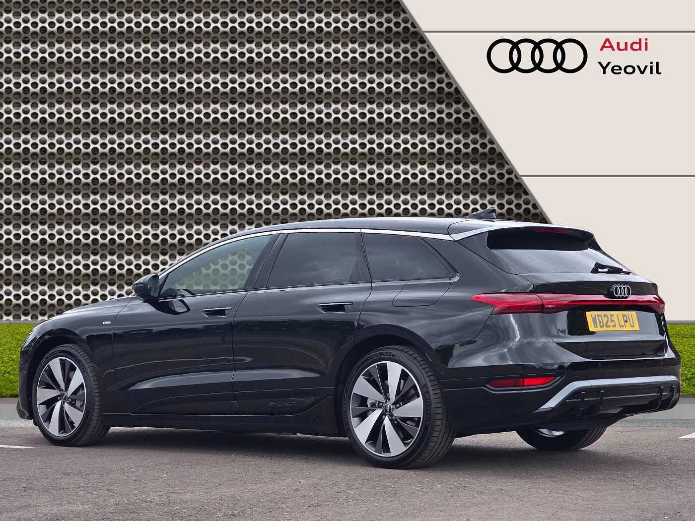 Audi-A6 Avant e-tron-image-44