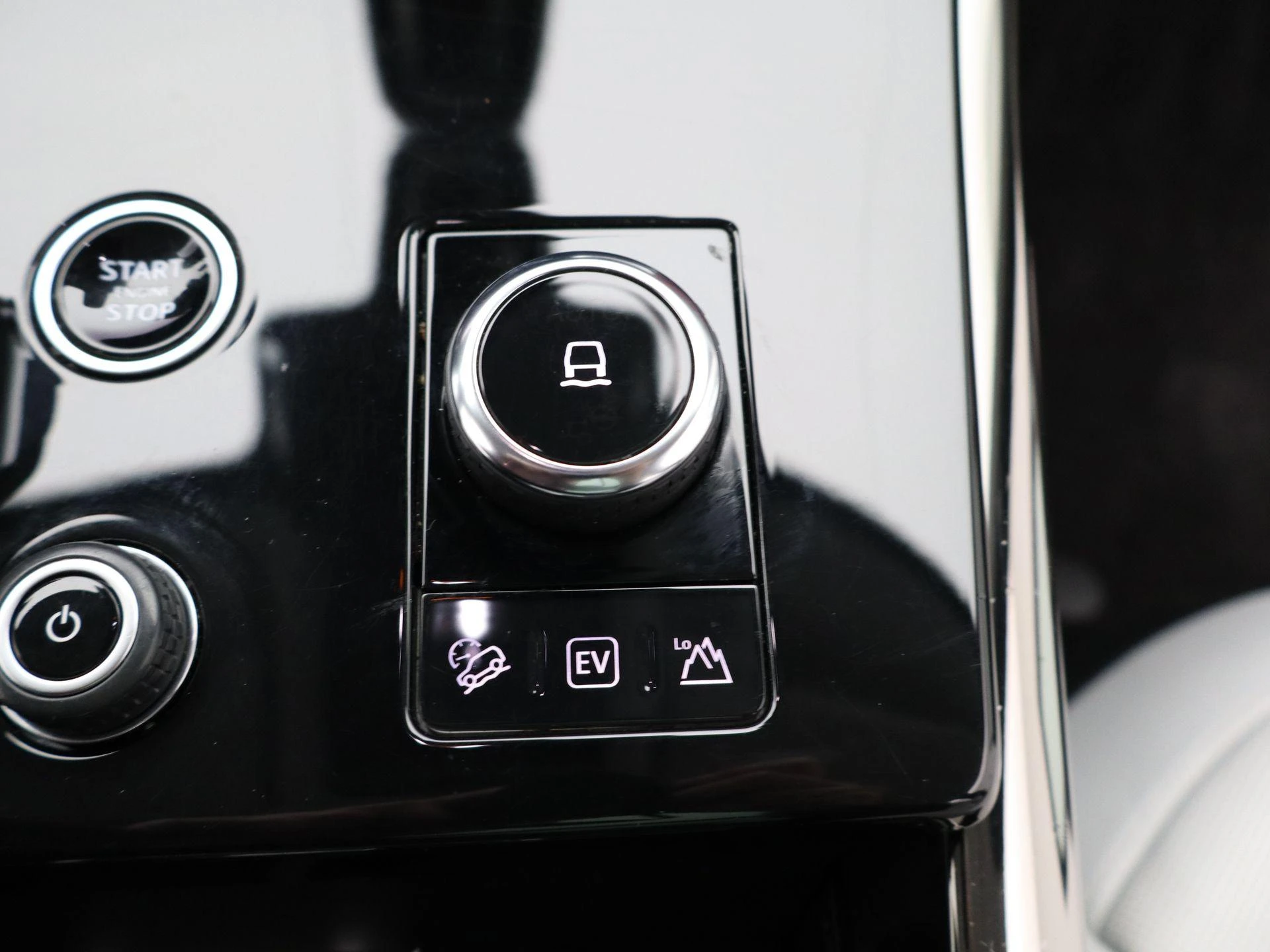 Land Rover-Range Rover Sport-image-30