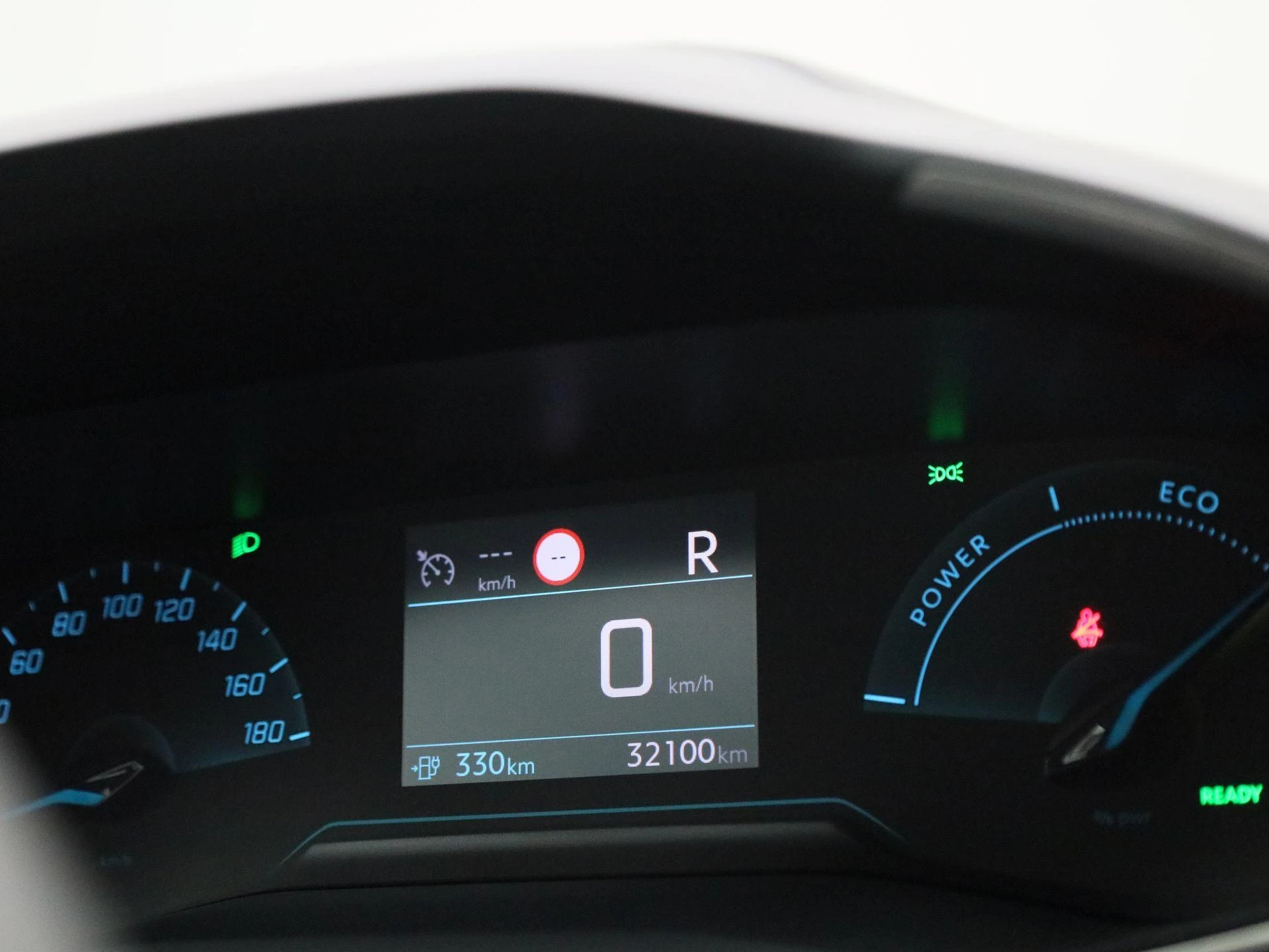 Peugeot-e-208-image-23