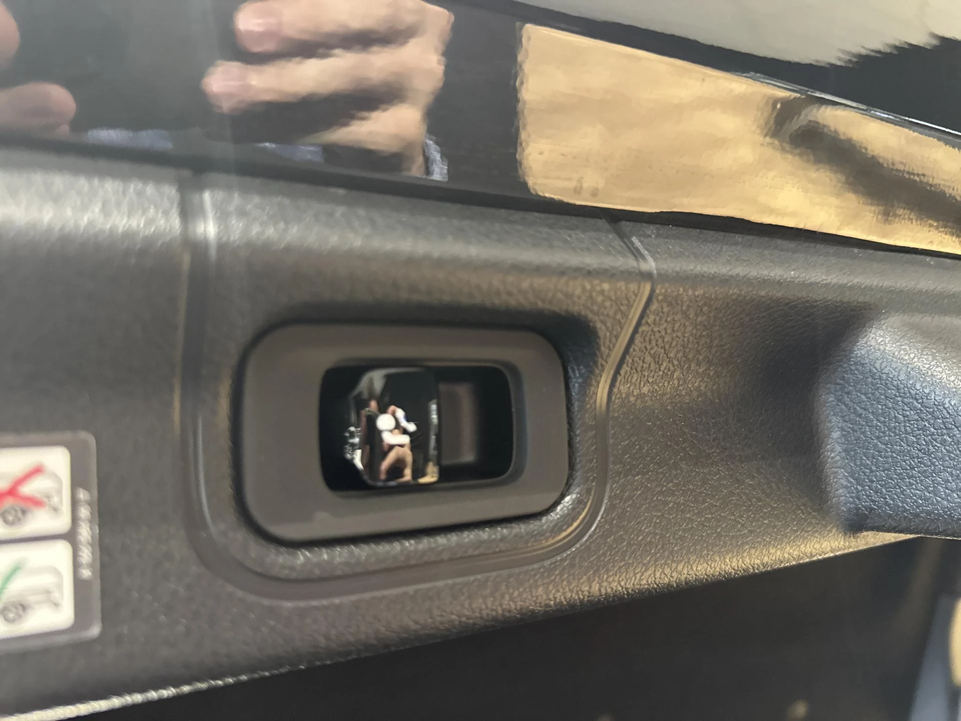 Mercedes-Benz-EQE-image-19
