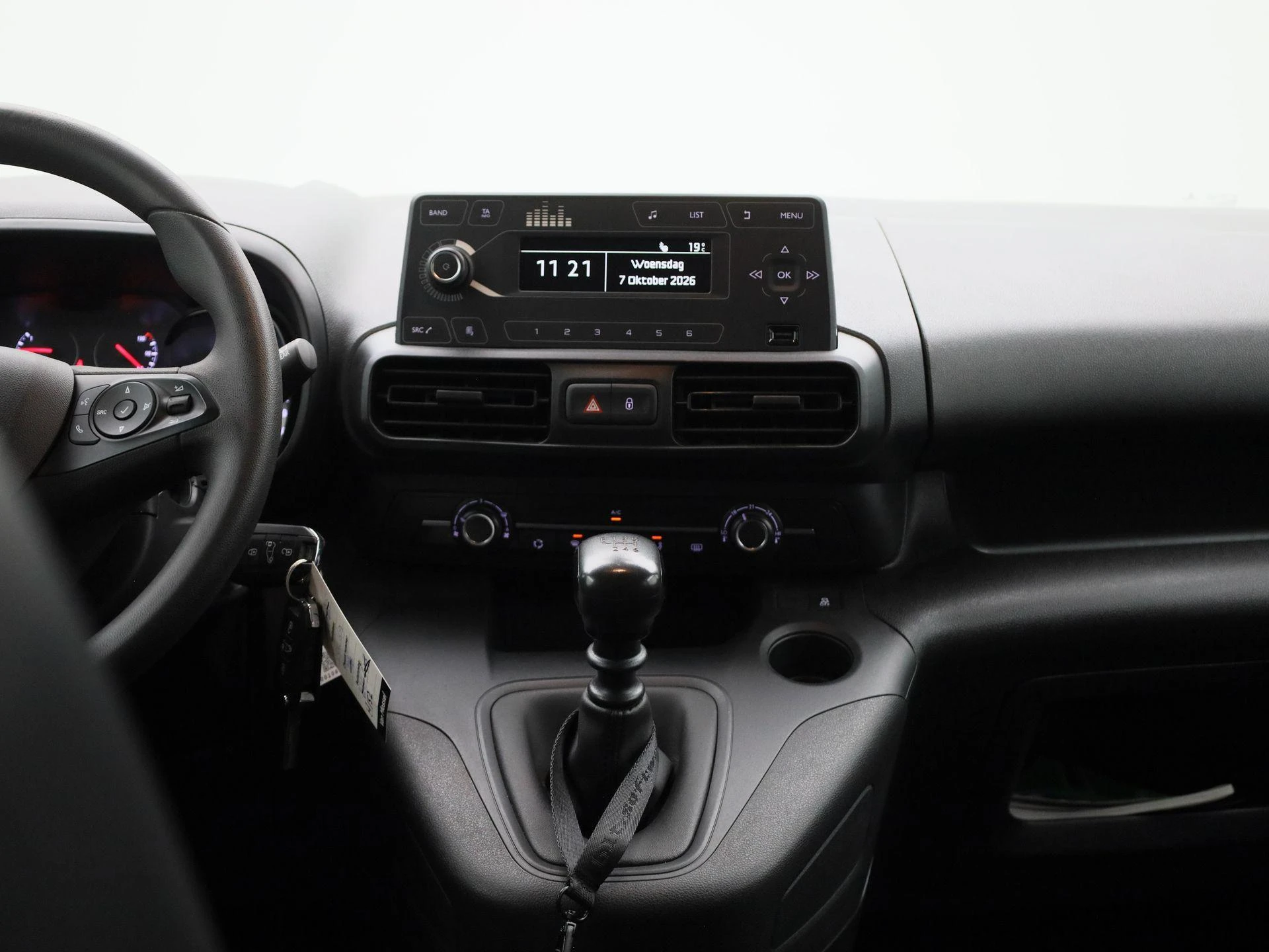 Opel-Combo Life-image-8