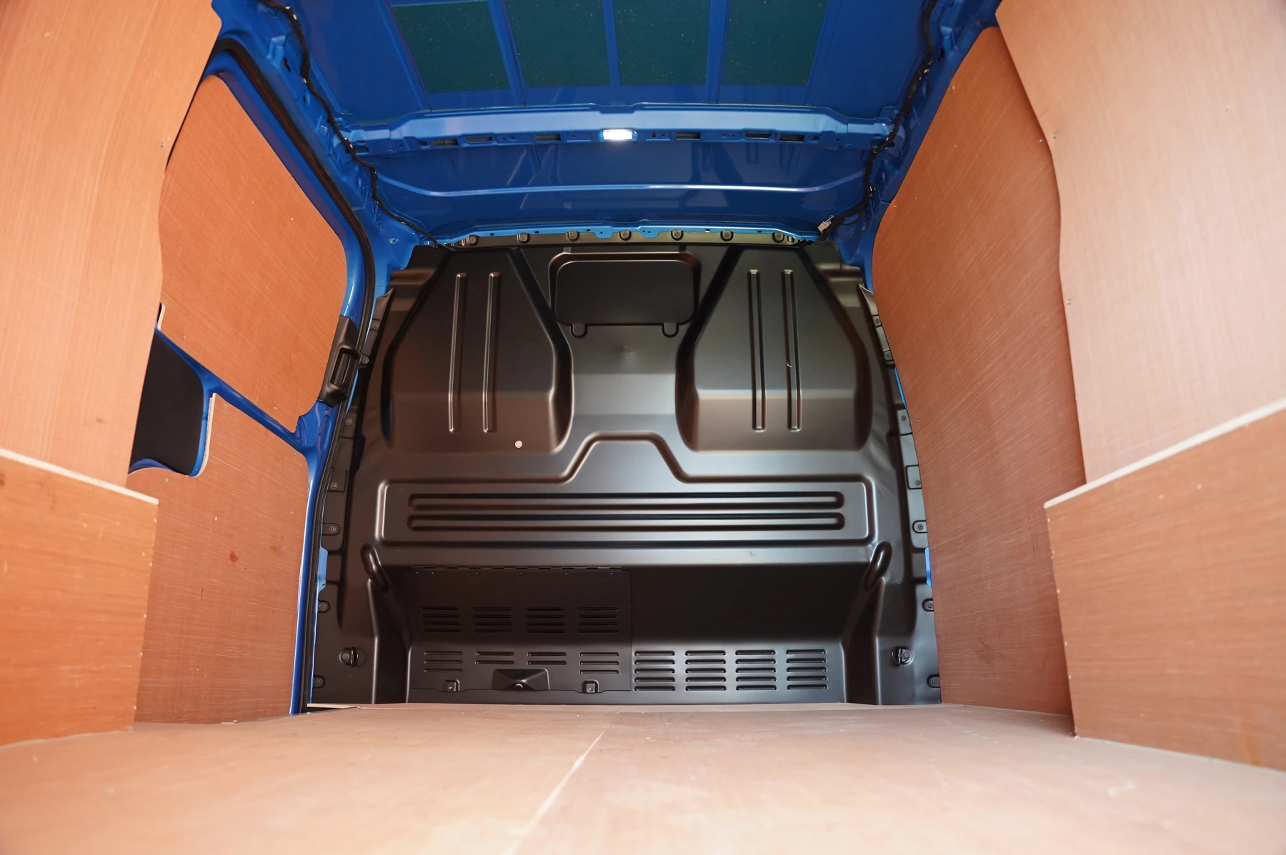 Volkswagen-Transporter-image-10