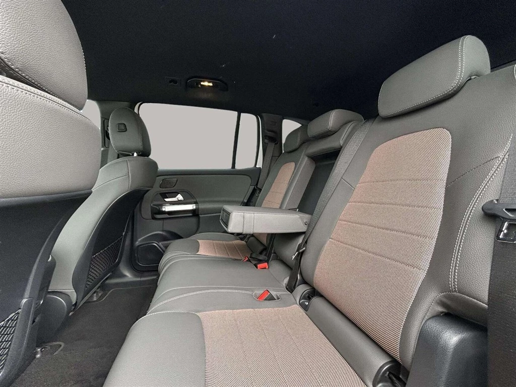 Mercedes-Benz-EQB-image-18