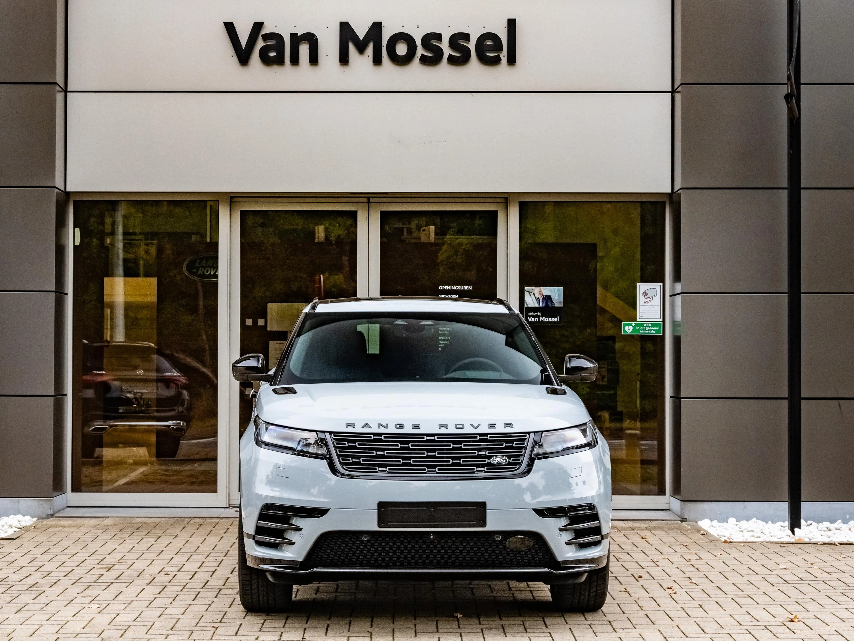 Land Rover-Range Rover Velar-image-1