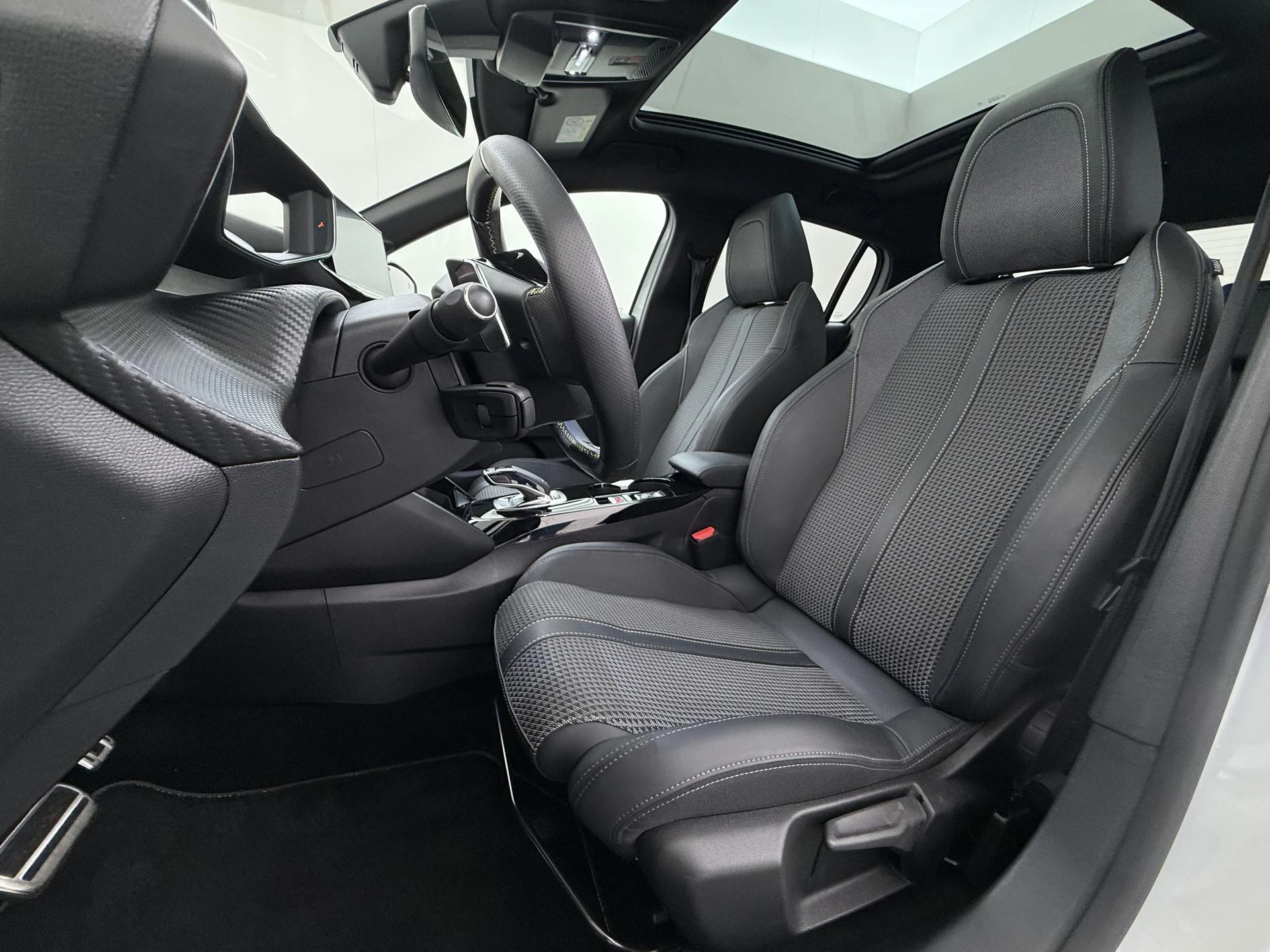 Peugeot-208-image-12