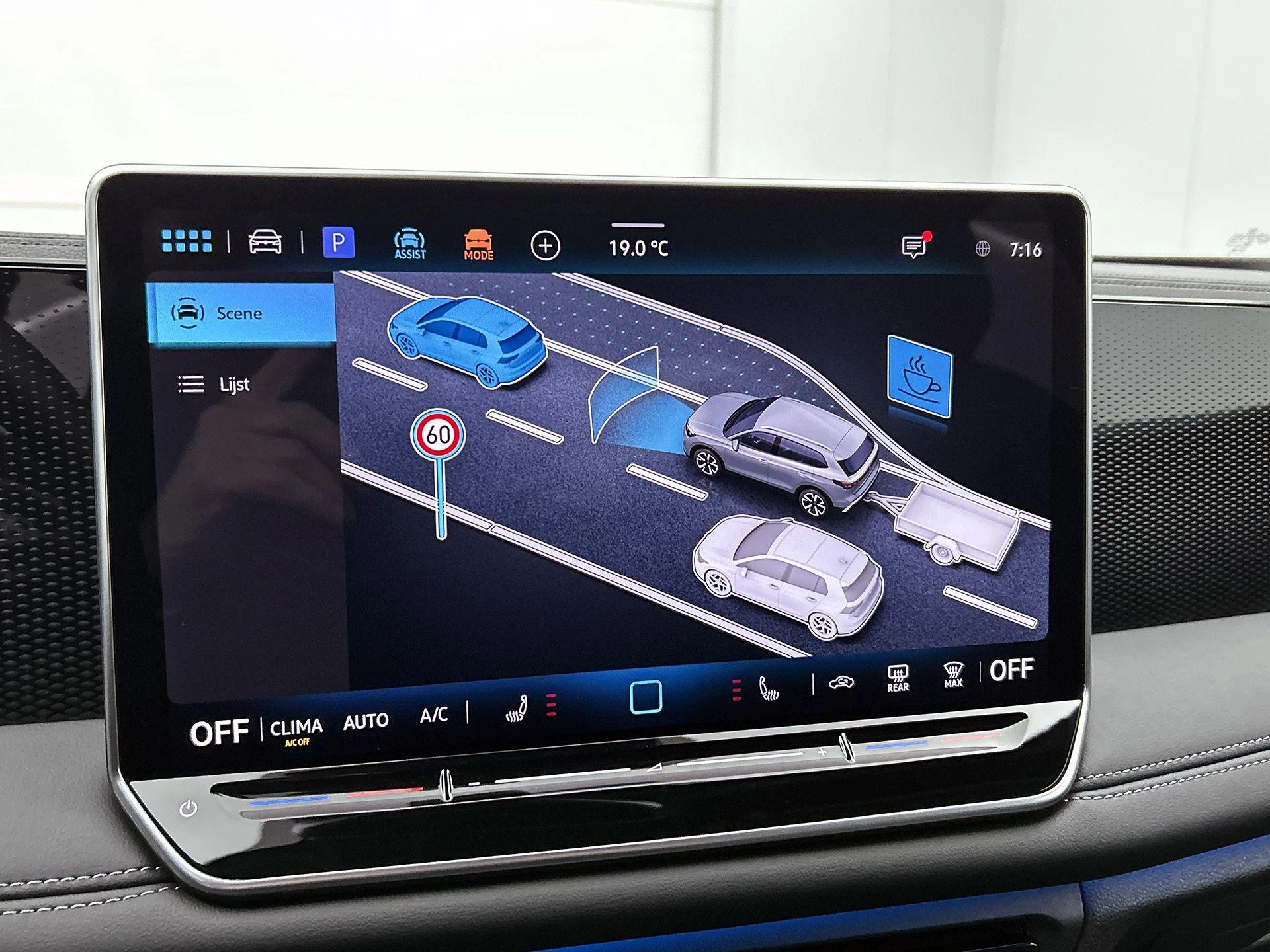 Volkswagen-Tiguan-image-10