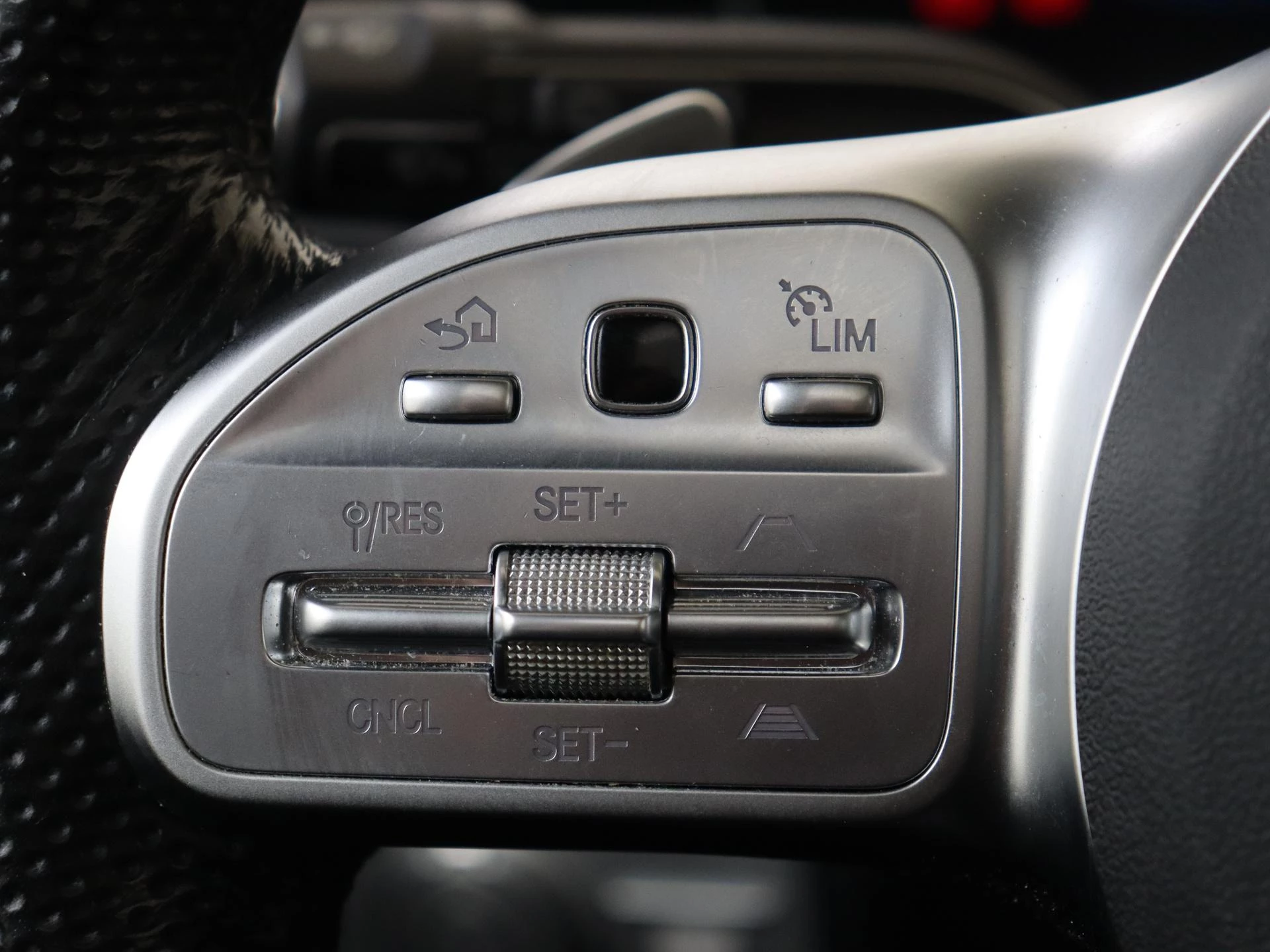 Mercedes-Benz-GLE-image-12