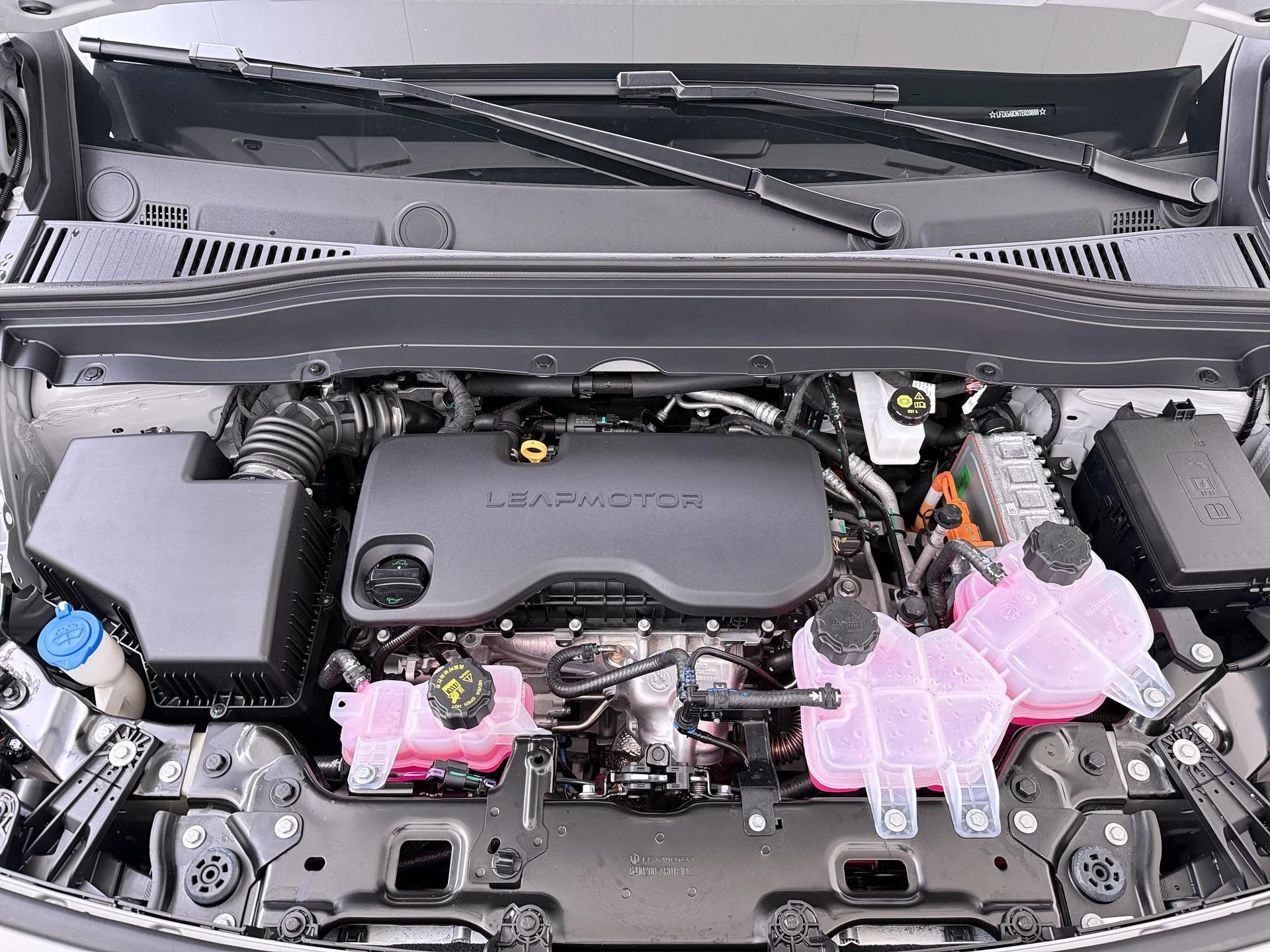 Leapmotor B10 Design Hybrid EV 18.8 kWh