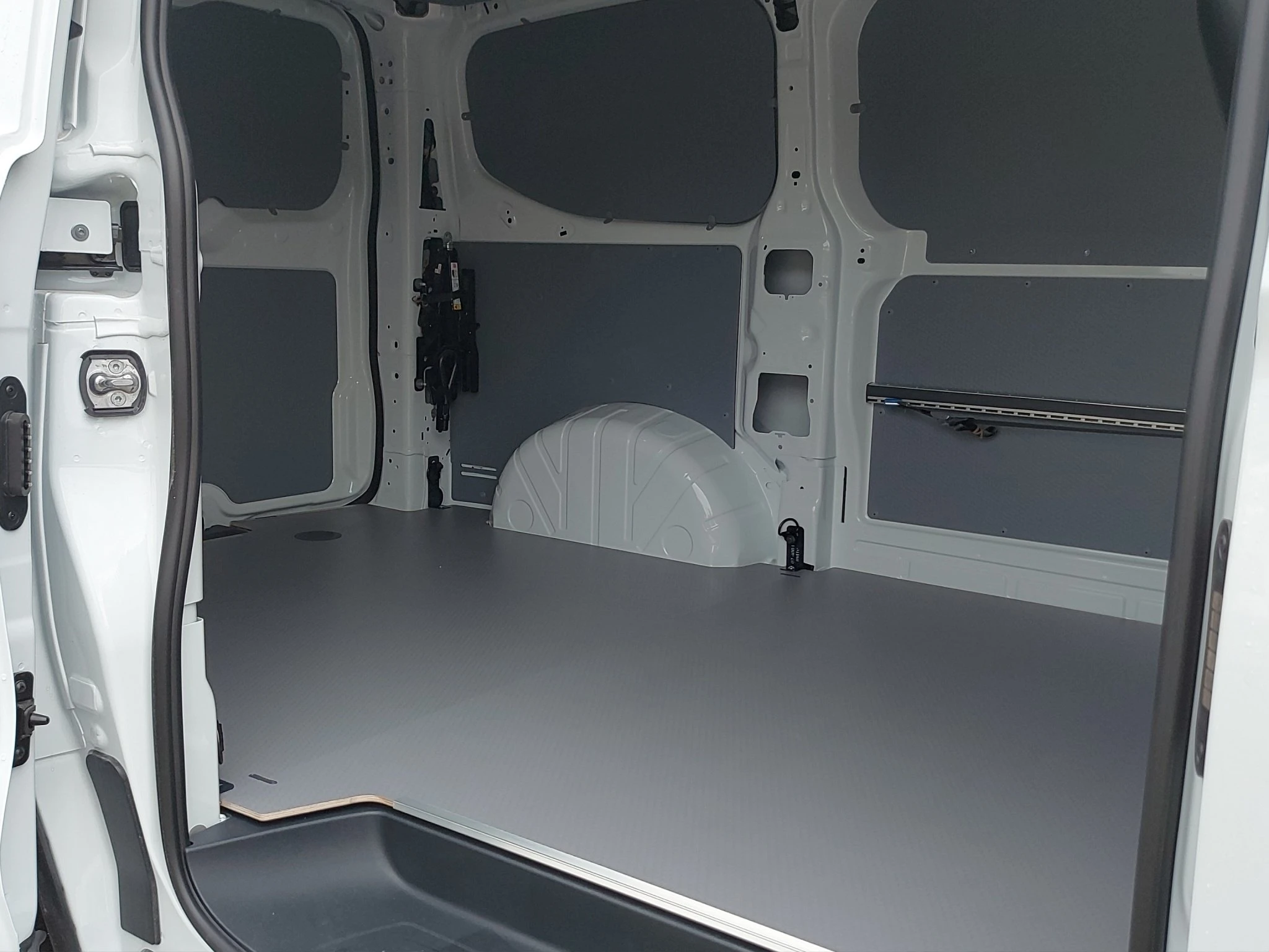 Ford-Transit Custom-image-10