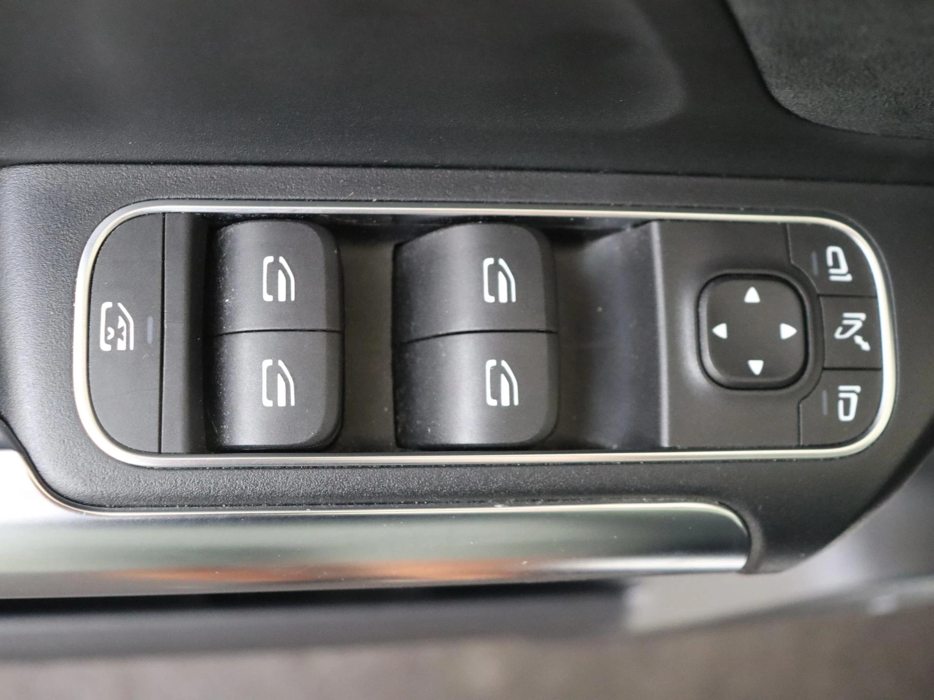 Mercedes-Benz-EQA-image-26