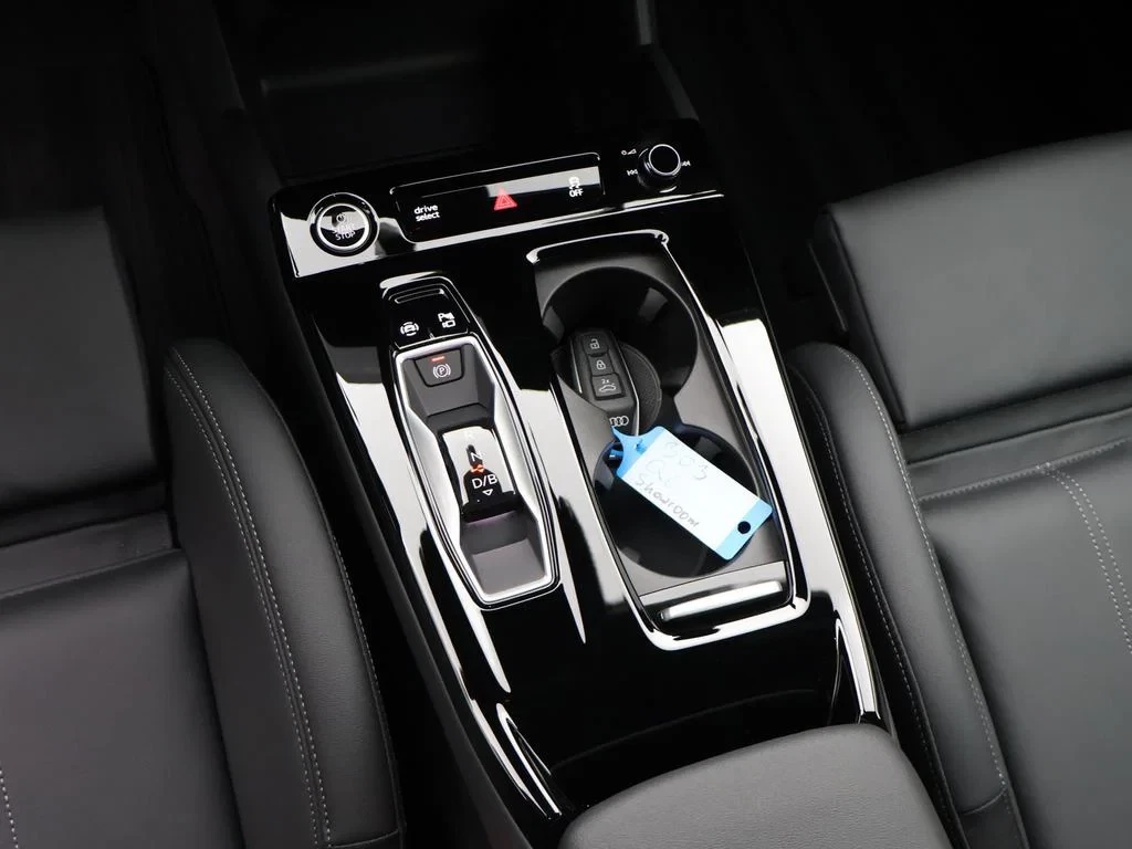 Audi Q6 e-tron Audi Q6 SUV Corporate S performance *ENKEL VOORSTEL VOOR PROFFESIONELEN*
