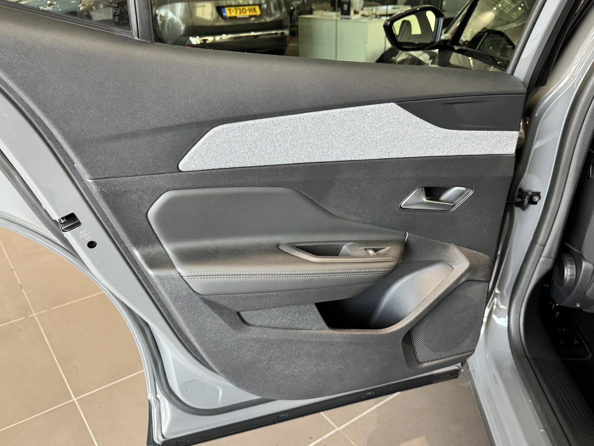 Peugeot-408-image-44