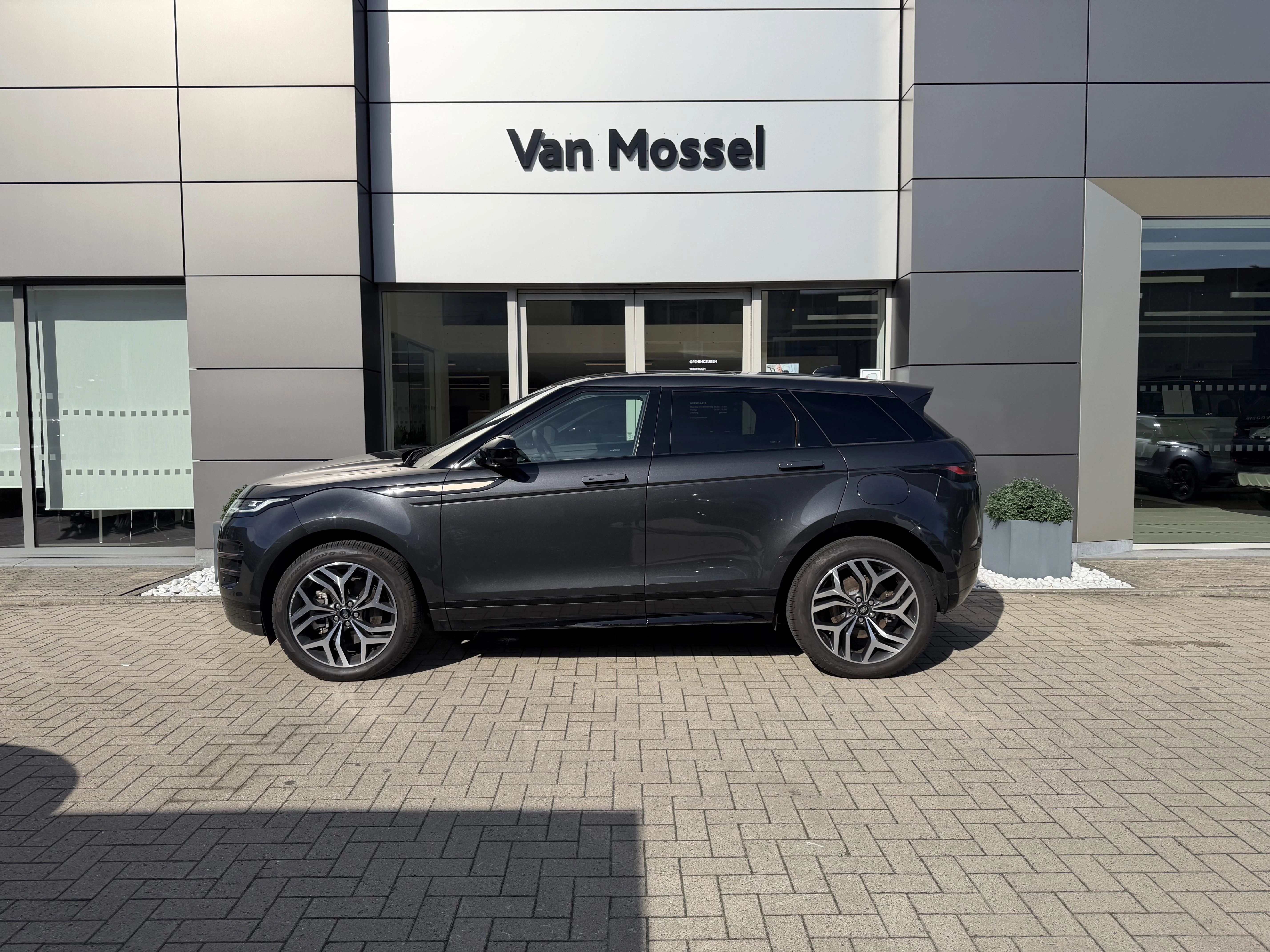 Land Rover Range Rover Evoque P300e PHEV R-Dynamic SE