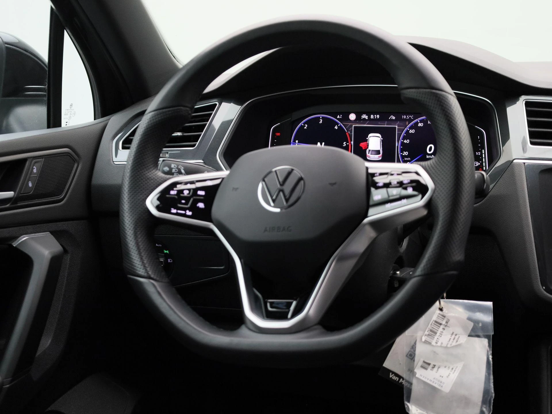 Volkswagen-Tiguan-image-9