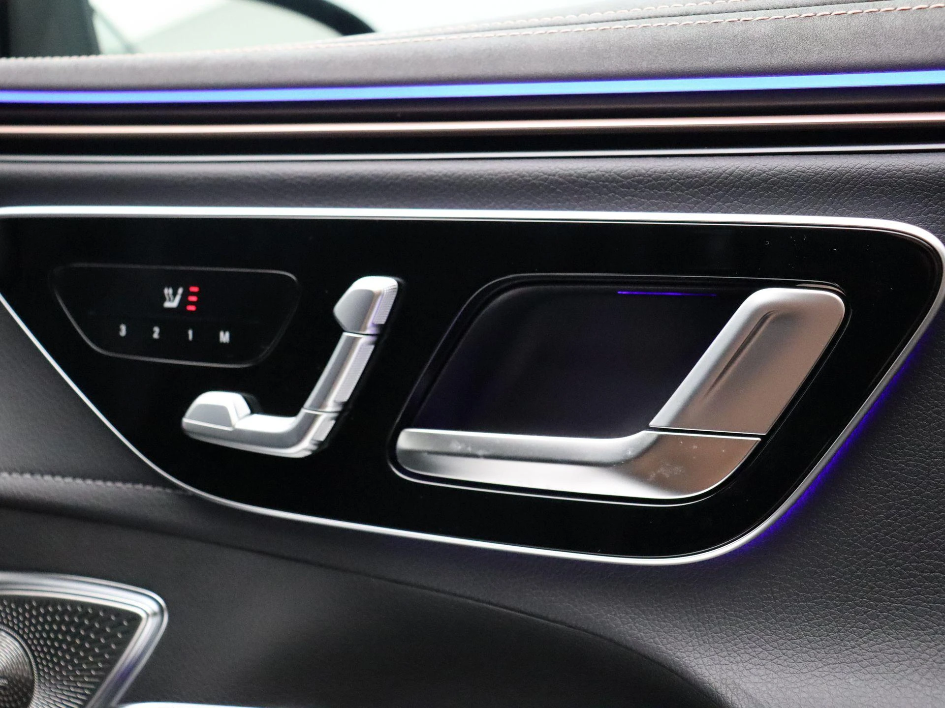 Mercedes-Benz-EQE-image-21