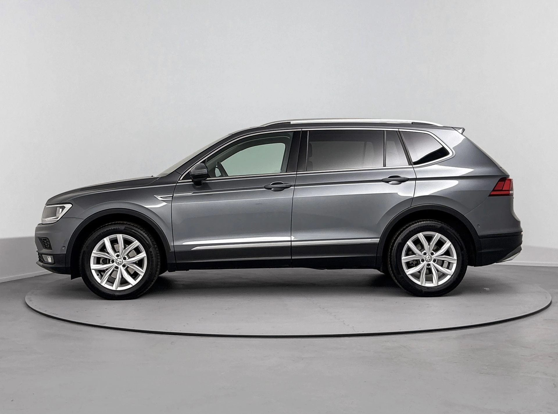 Volkswagen-Tiguan Allspace-image-1