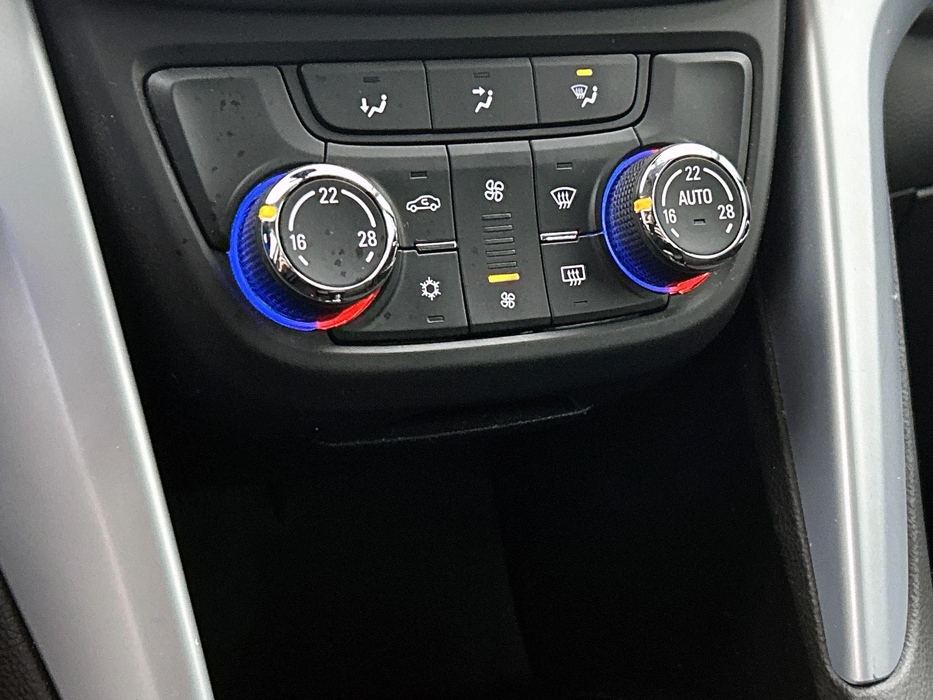 Opel-Zafira Tourer-image-24
