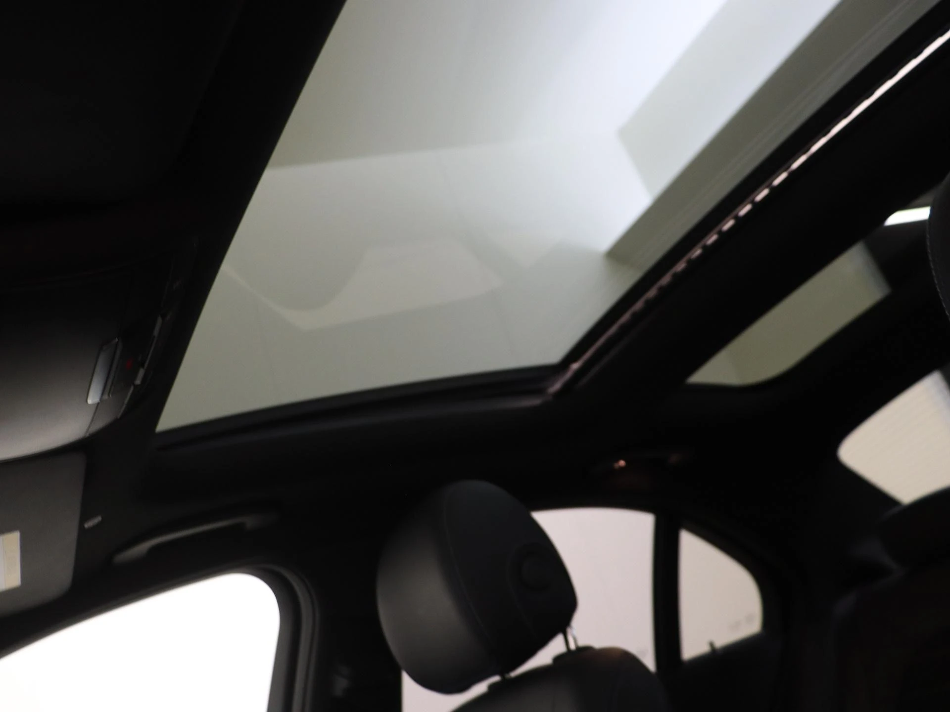Mercedes-Benz-C-Klasse-image-27