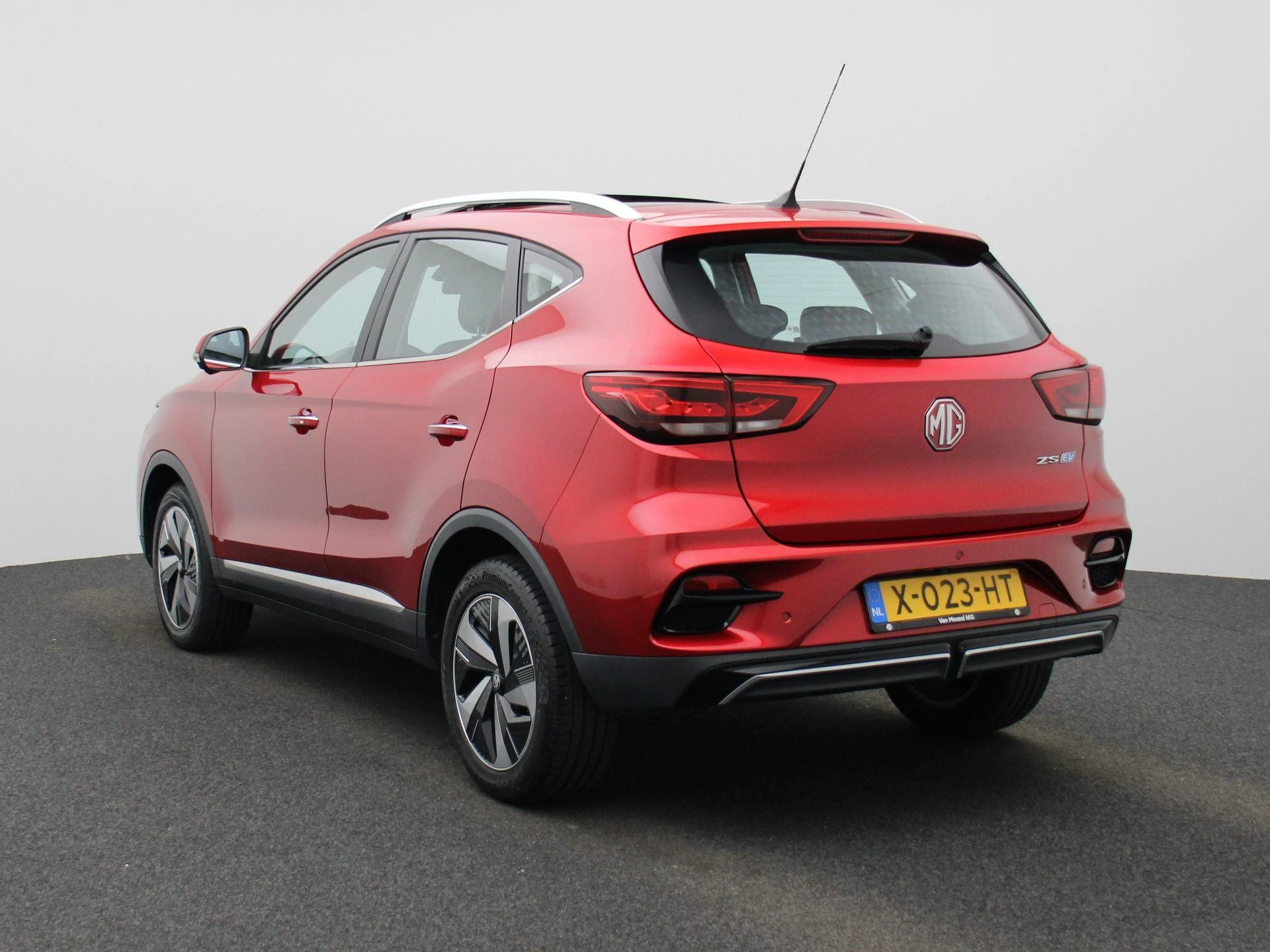 MG-ZS EV-image-1