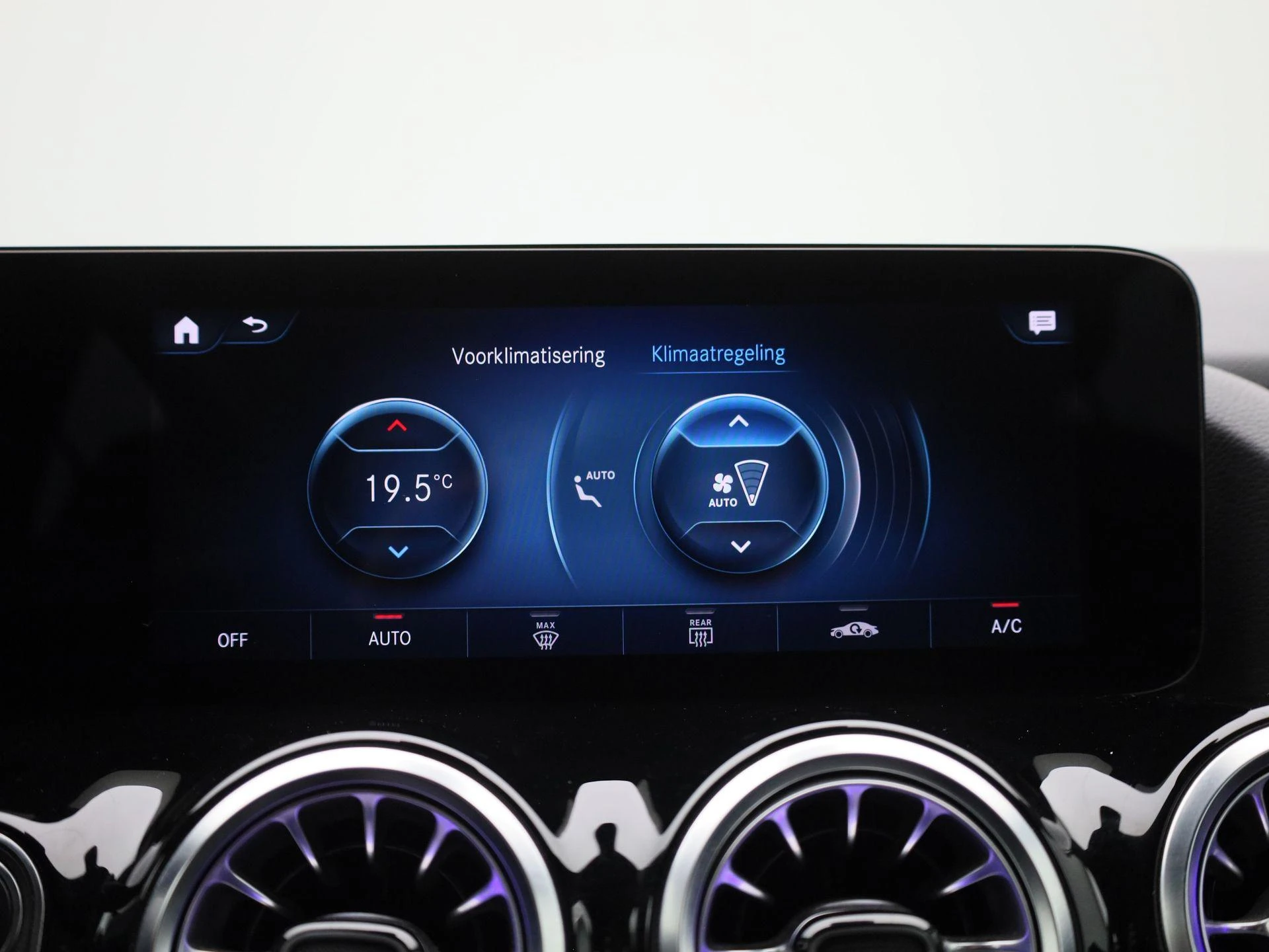 Mercedes-Benz-EQA-image-19