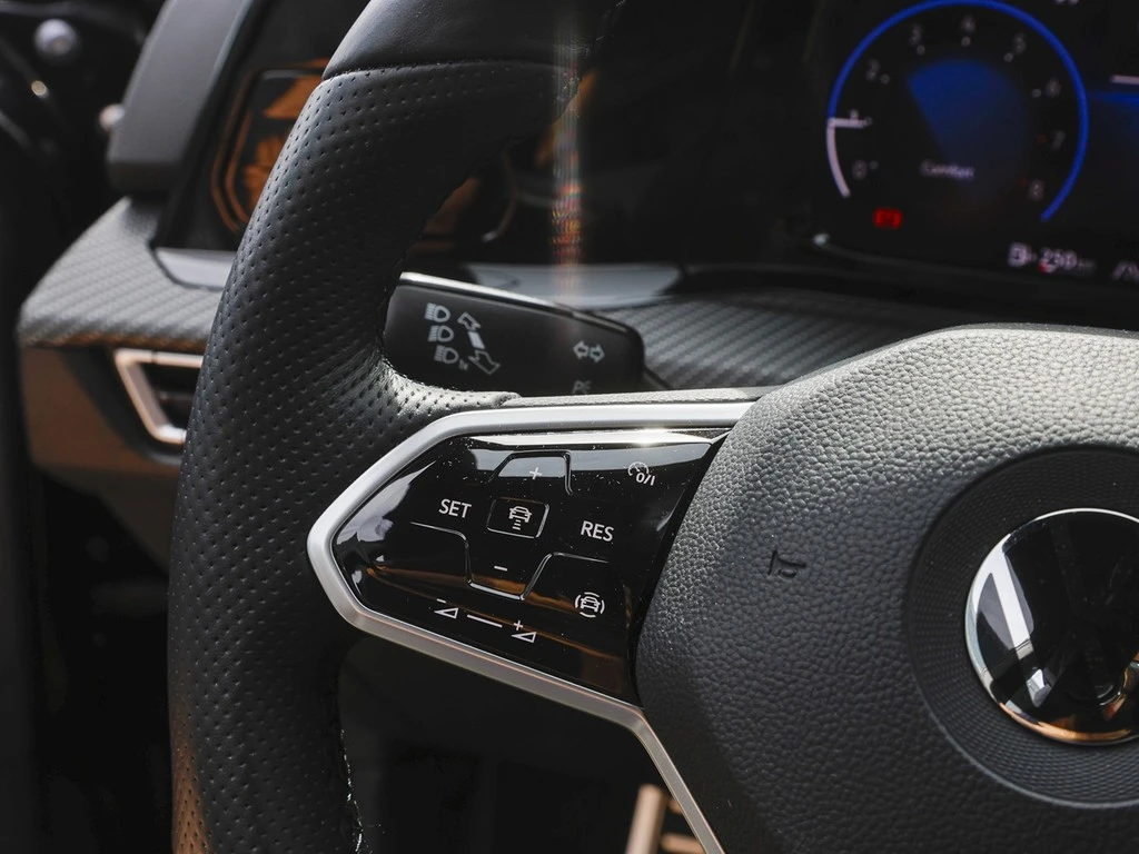 Volkswagen-Golf-image-14
