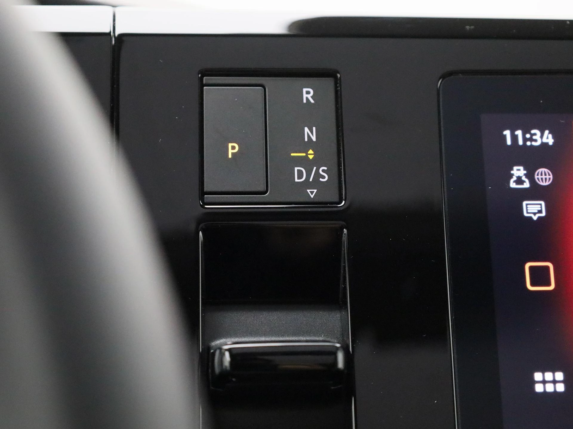 Volkswagen-Multivan-image-27