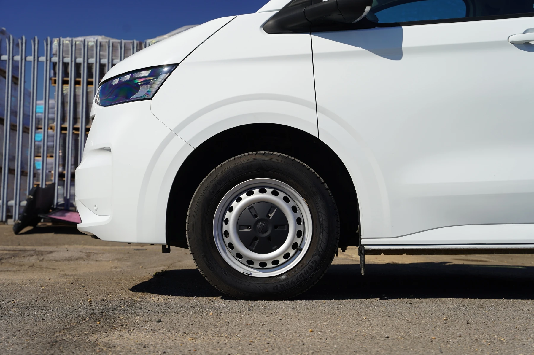 Volkswagen-Transporter-image-4