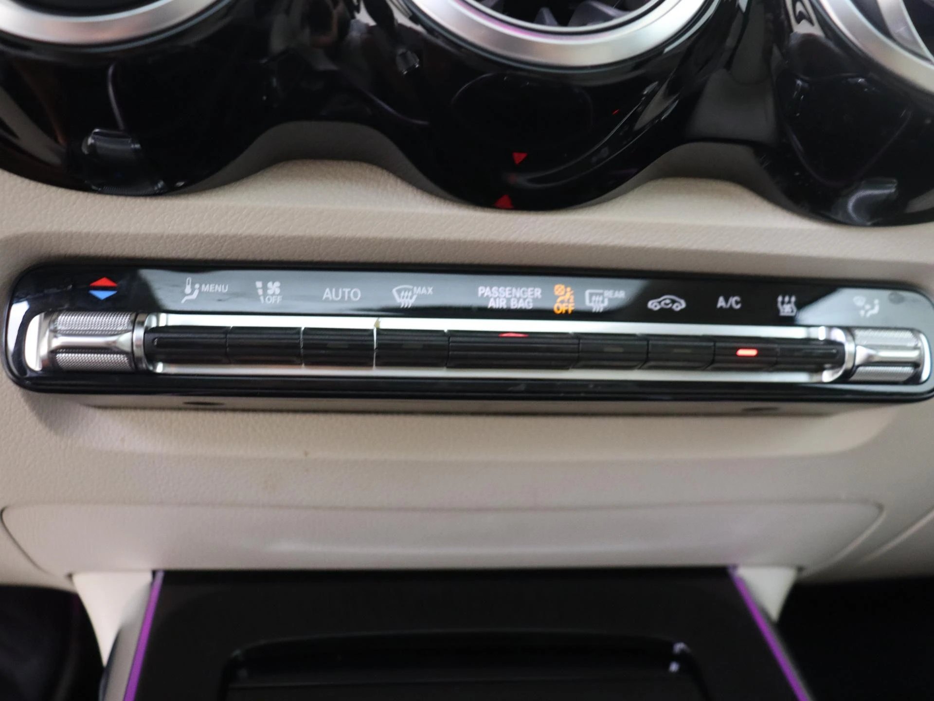 Mercedes-Benz-EQB-image-20