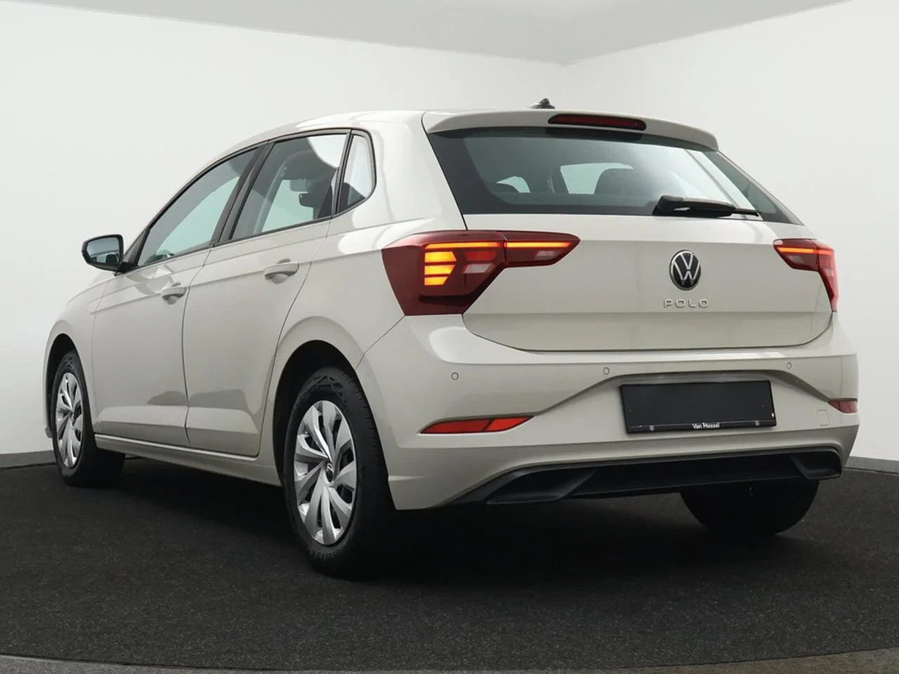 Volkswagen-Polo-image-13