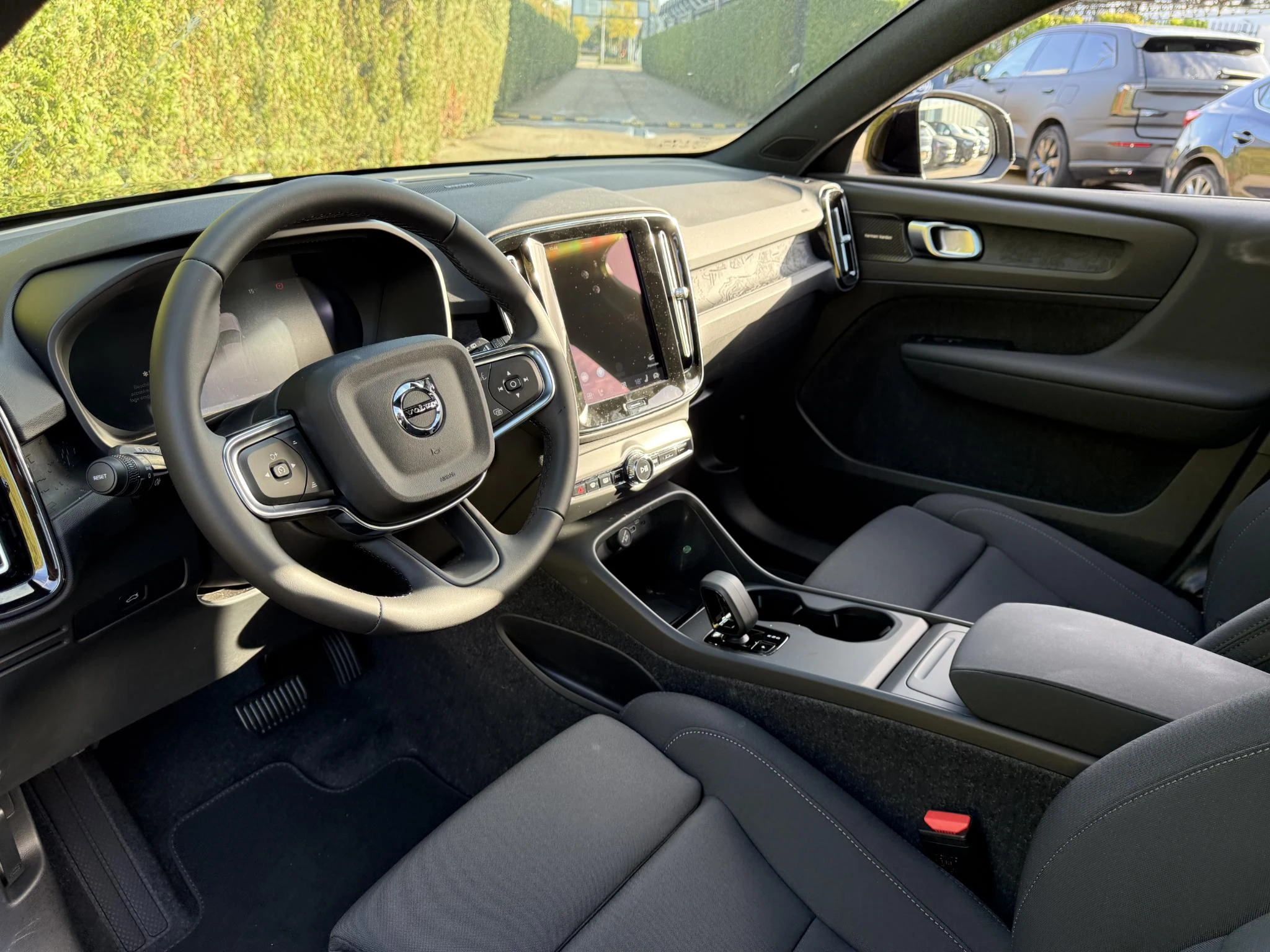 Volvo-EX40-image-17