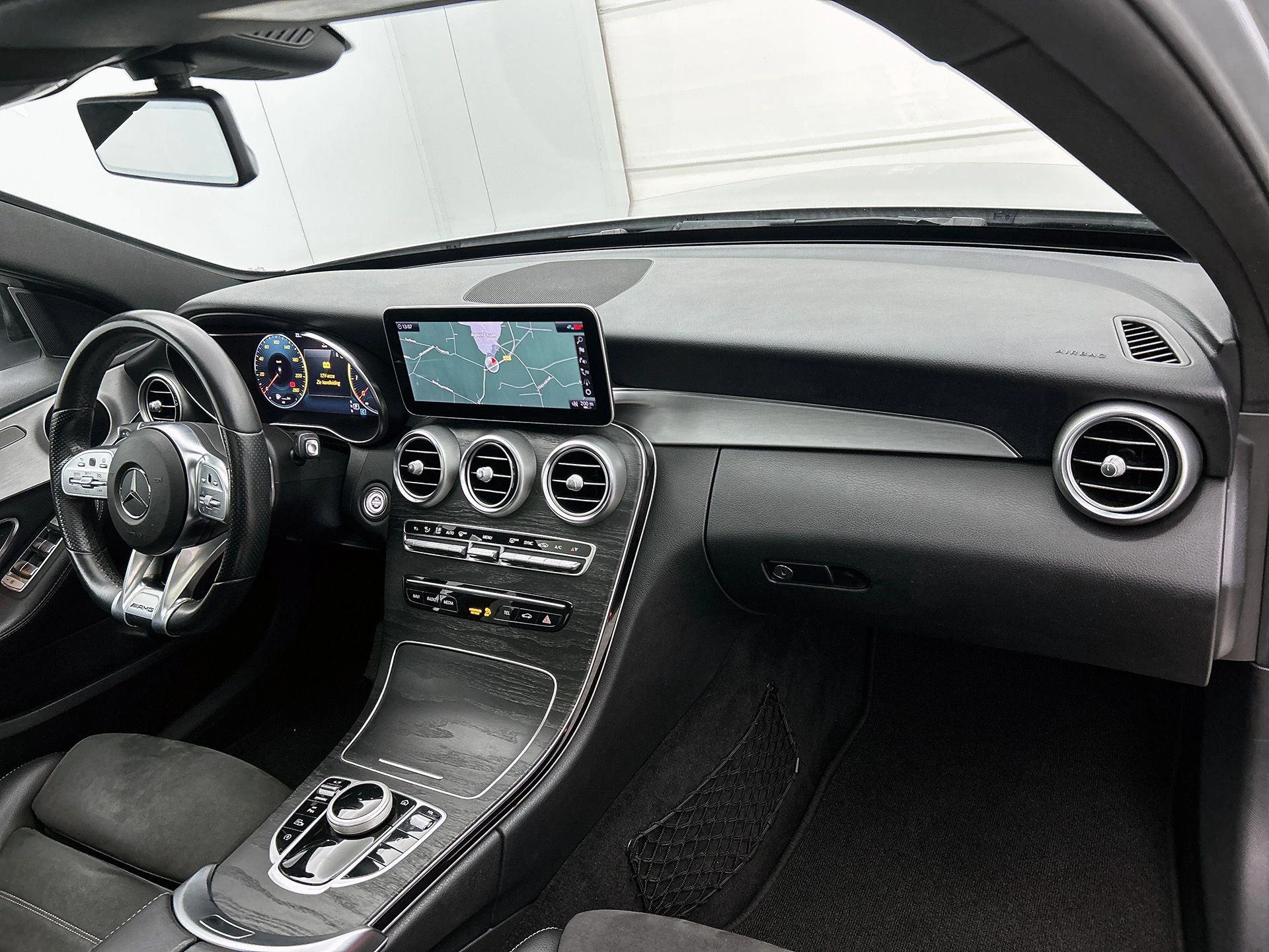 Mercedes-Benz-C-Klasse-image-19