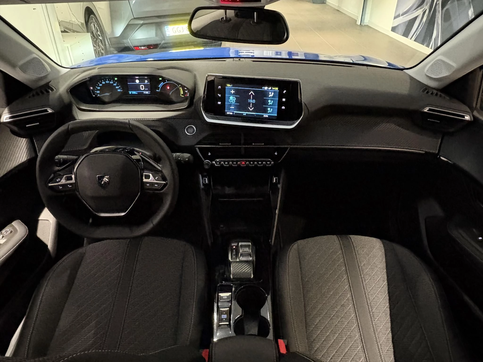 Peugeot-e-208-image-5
