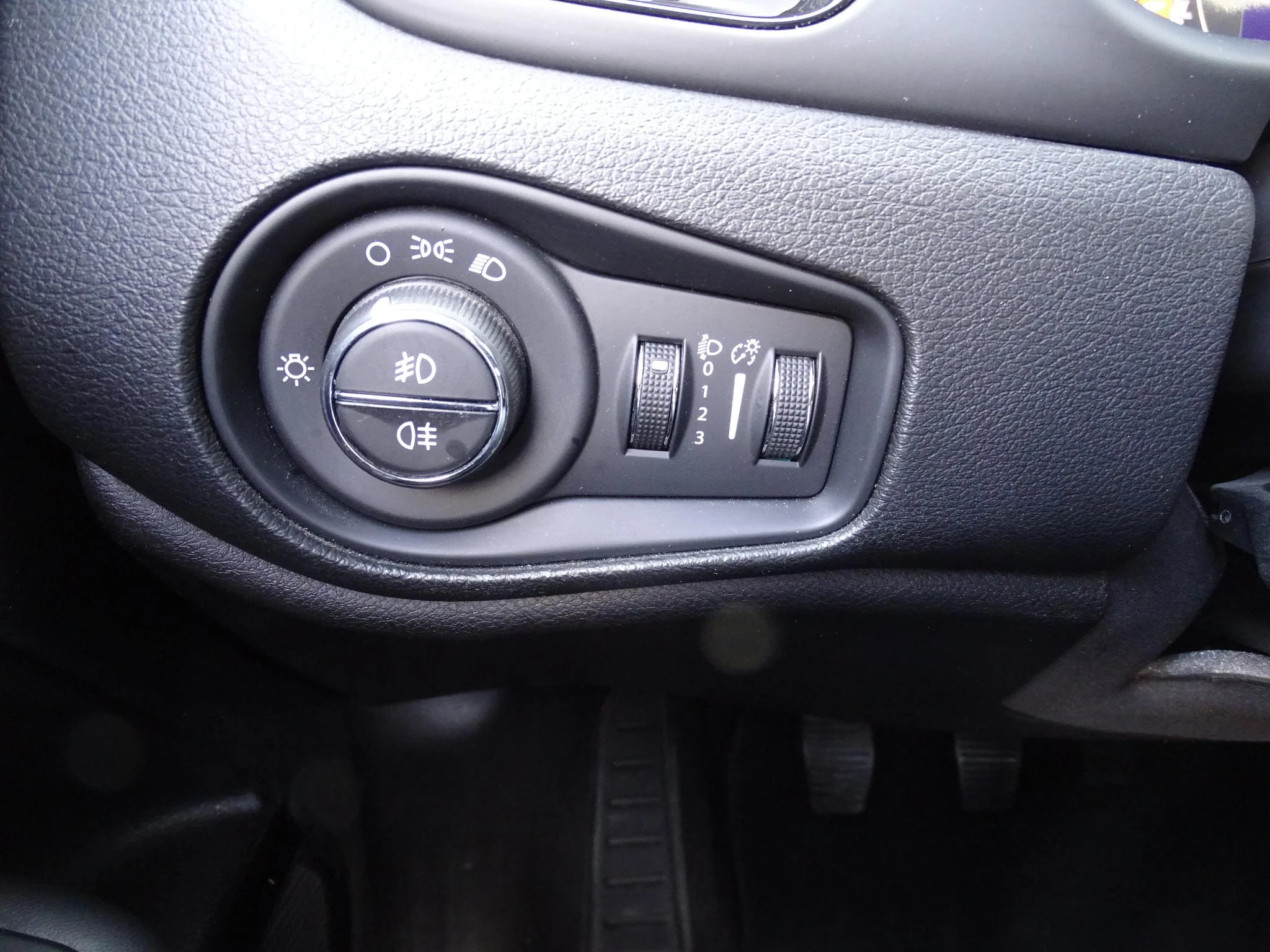 Jeep-Renegade-image-24